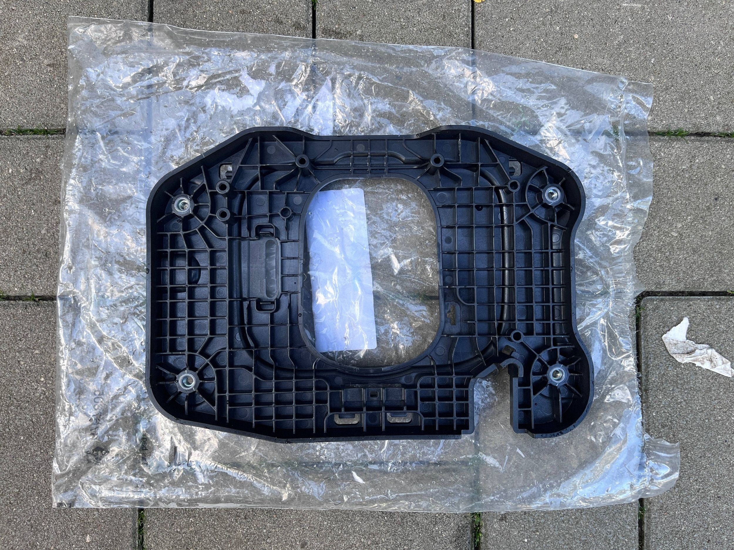 VOLVO EX90 24- console WIAZKI LADOWANIA 32331660