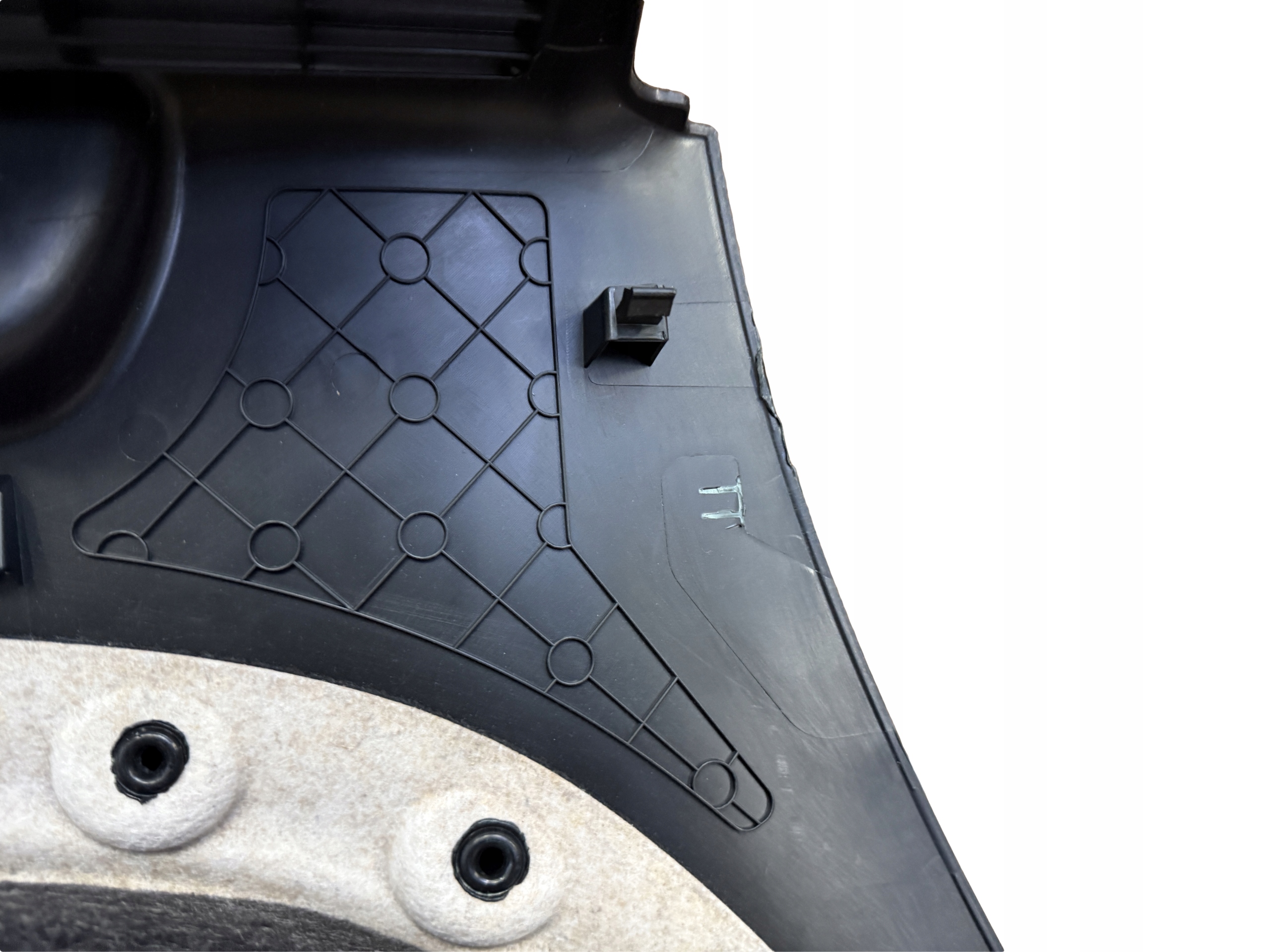 AUDI Q7 4M boot upholstery right 4M0863880E