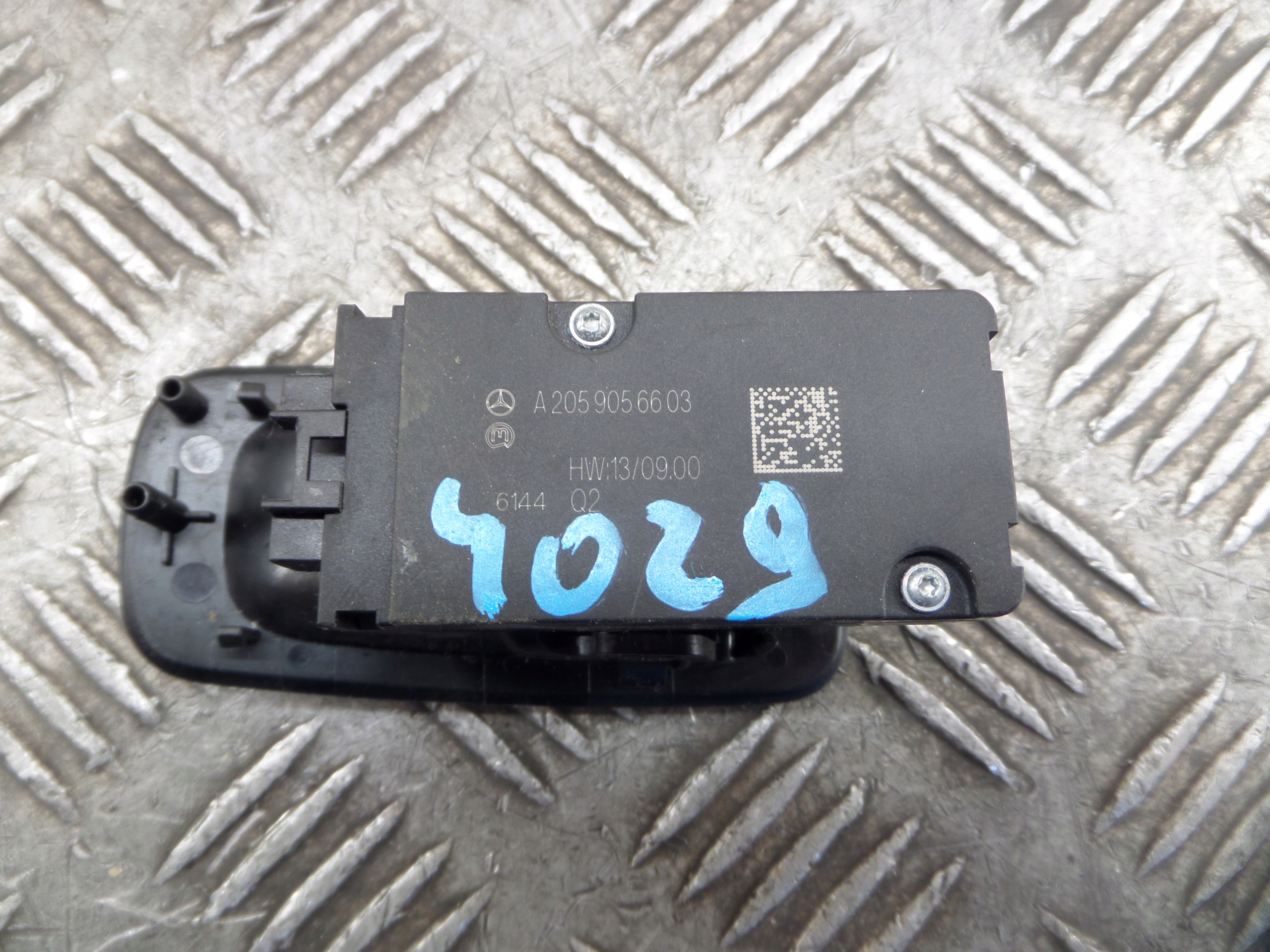 button brakes postojowego Mercedes-Benz OE A2059056603