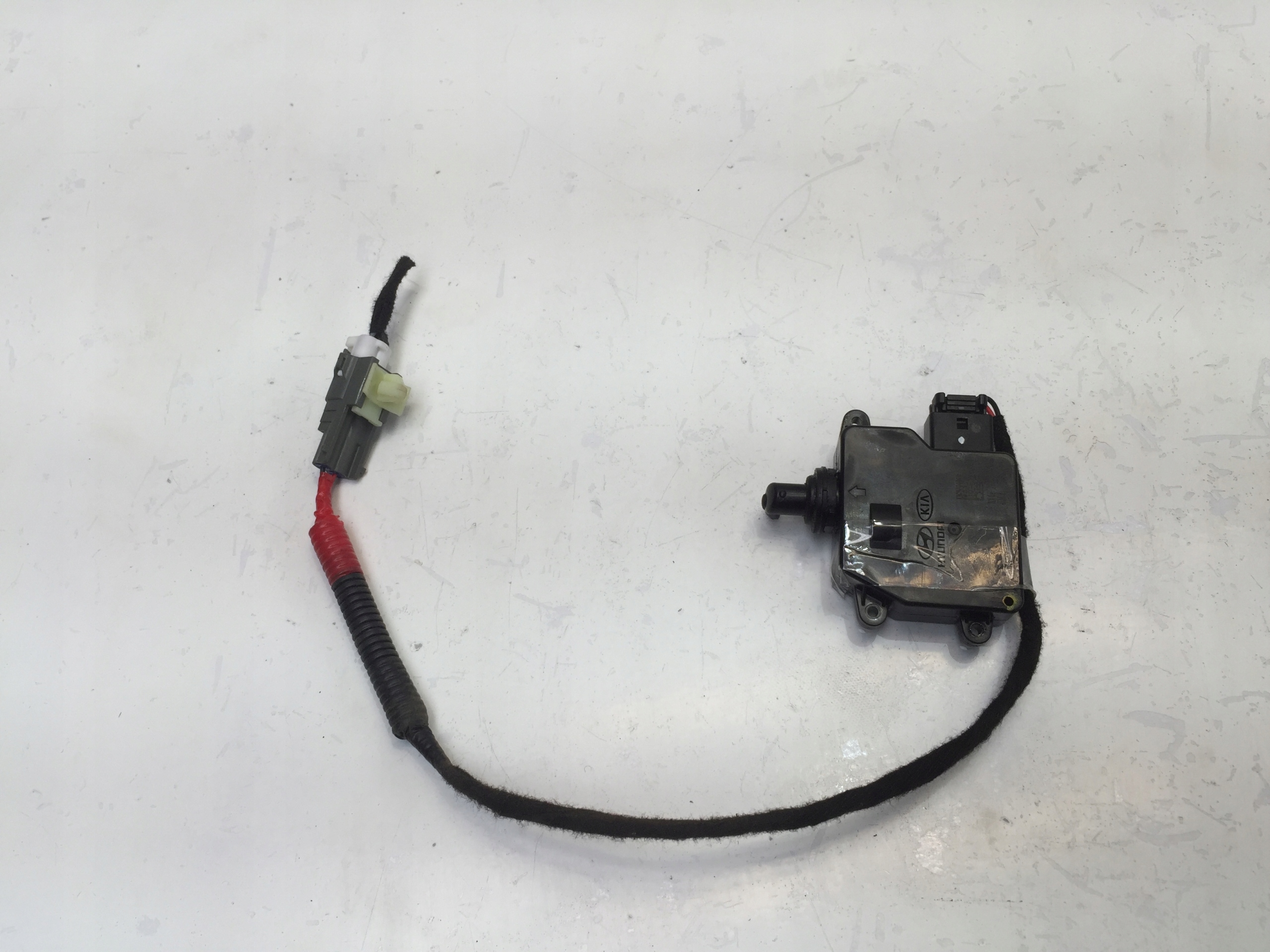 NX4e - HYUNDAI TUCSON IV 21 ЦИЛИНДР КРЫШКИ ТОПЛИВНОГО БАКА