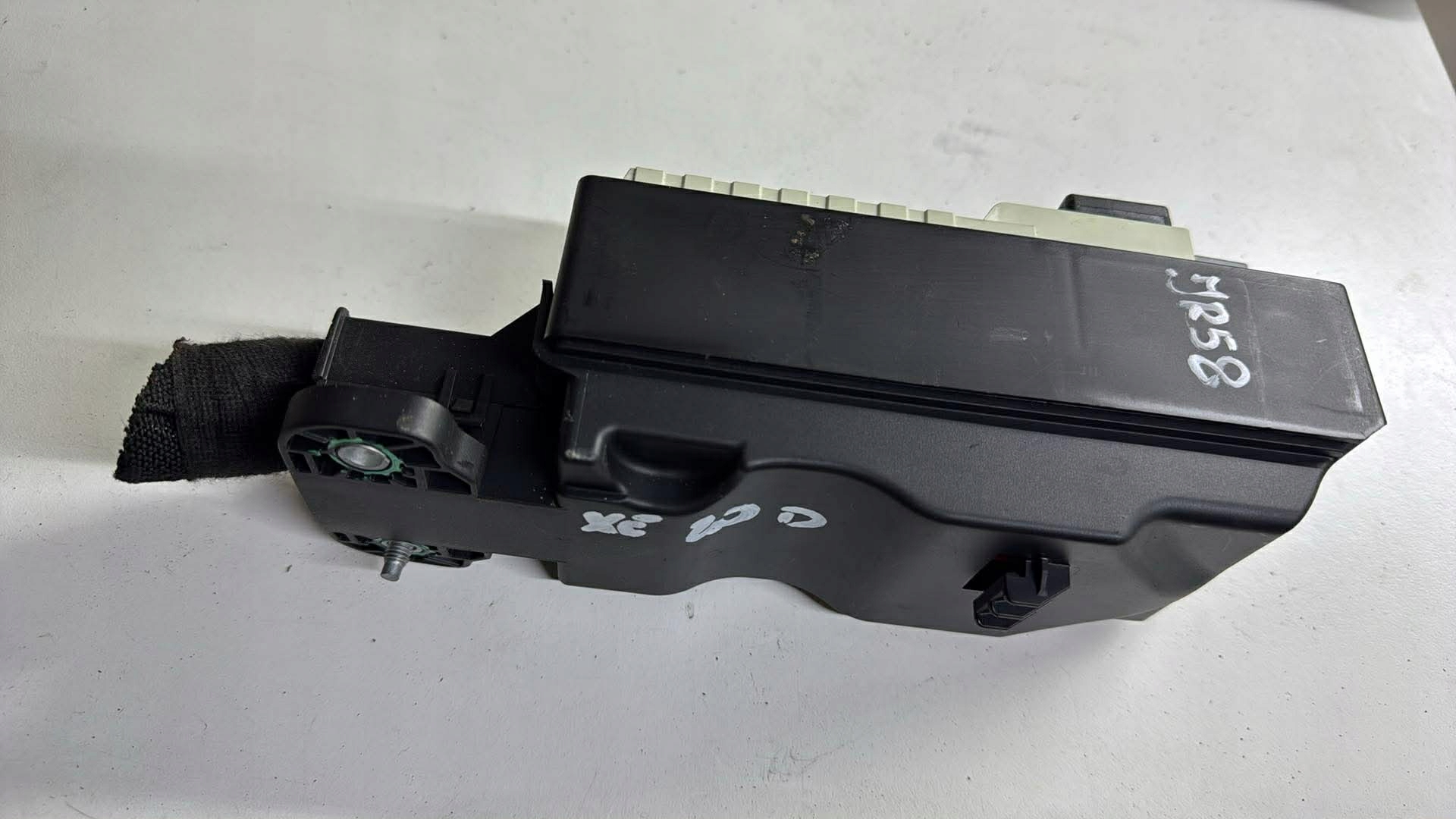 Module fusibles przekaznikow Jaguar XE X760