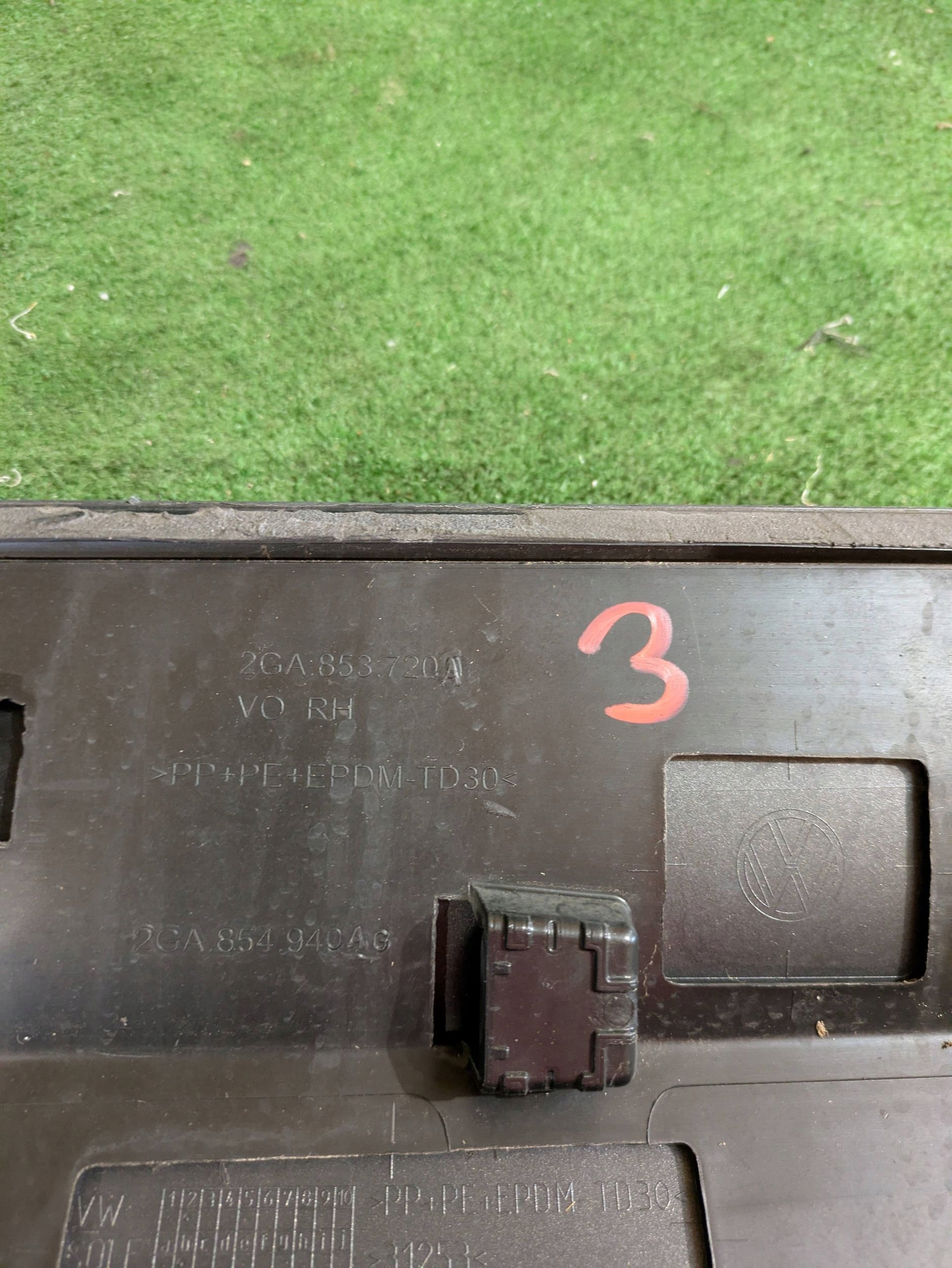 moulding door right front VW T-ROC R-LINE 17- NR.3