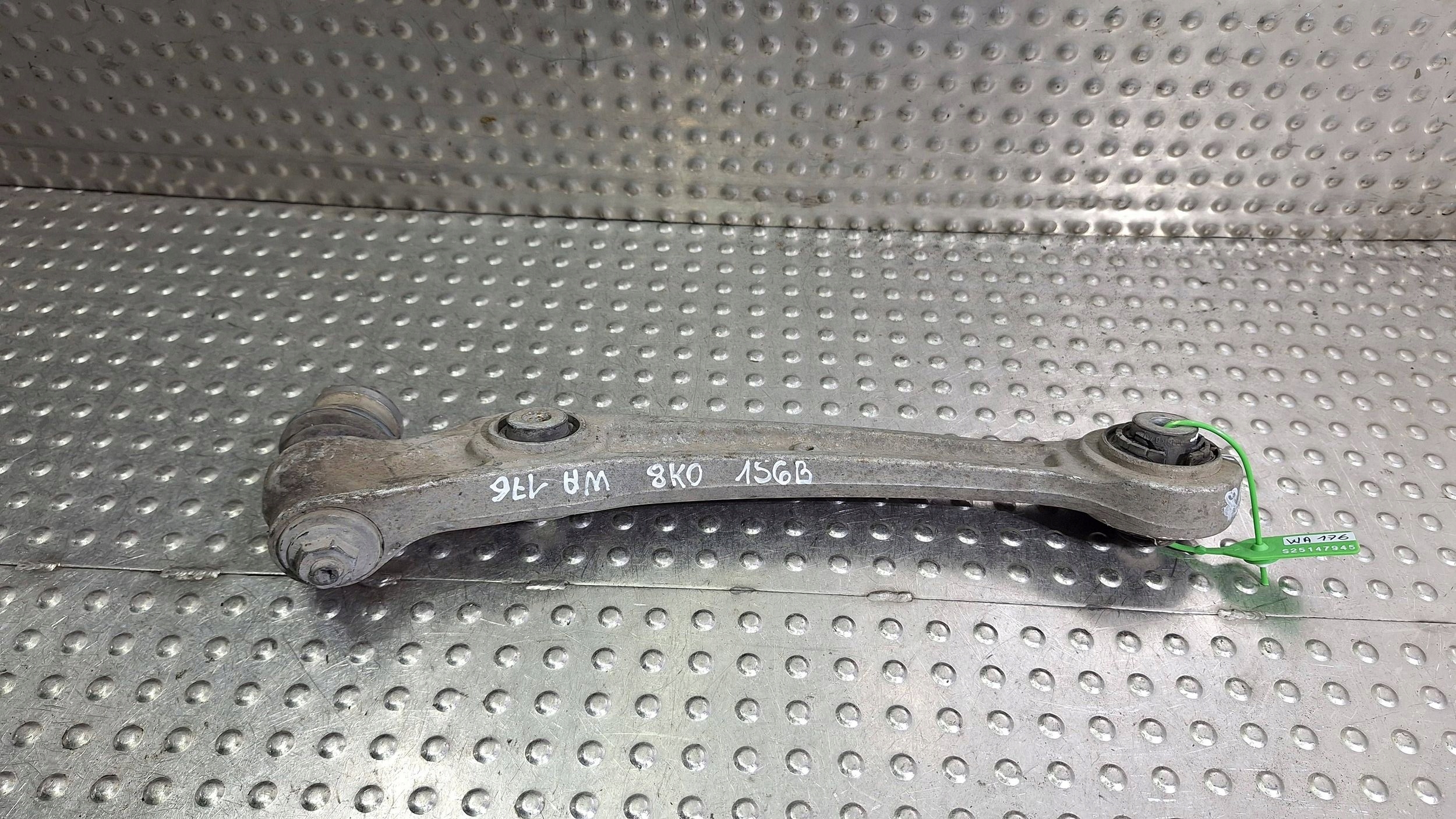 arm right front 8K0407156B AUDI A4 B8 A5 8T A7 A6 C7 Q5 8R