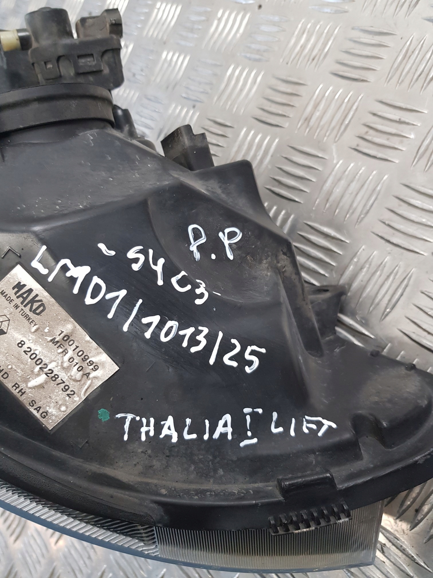 light right front 8200228792 RENAULT THALIA and LIFT 04R- EUROPA