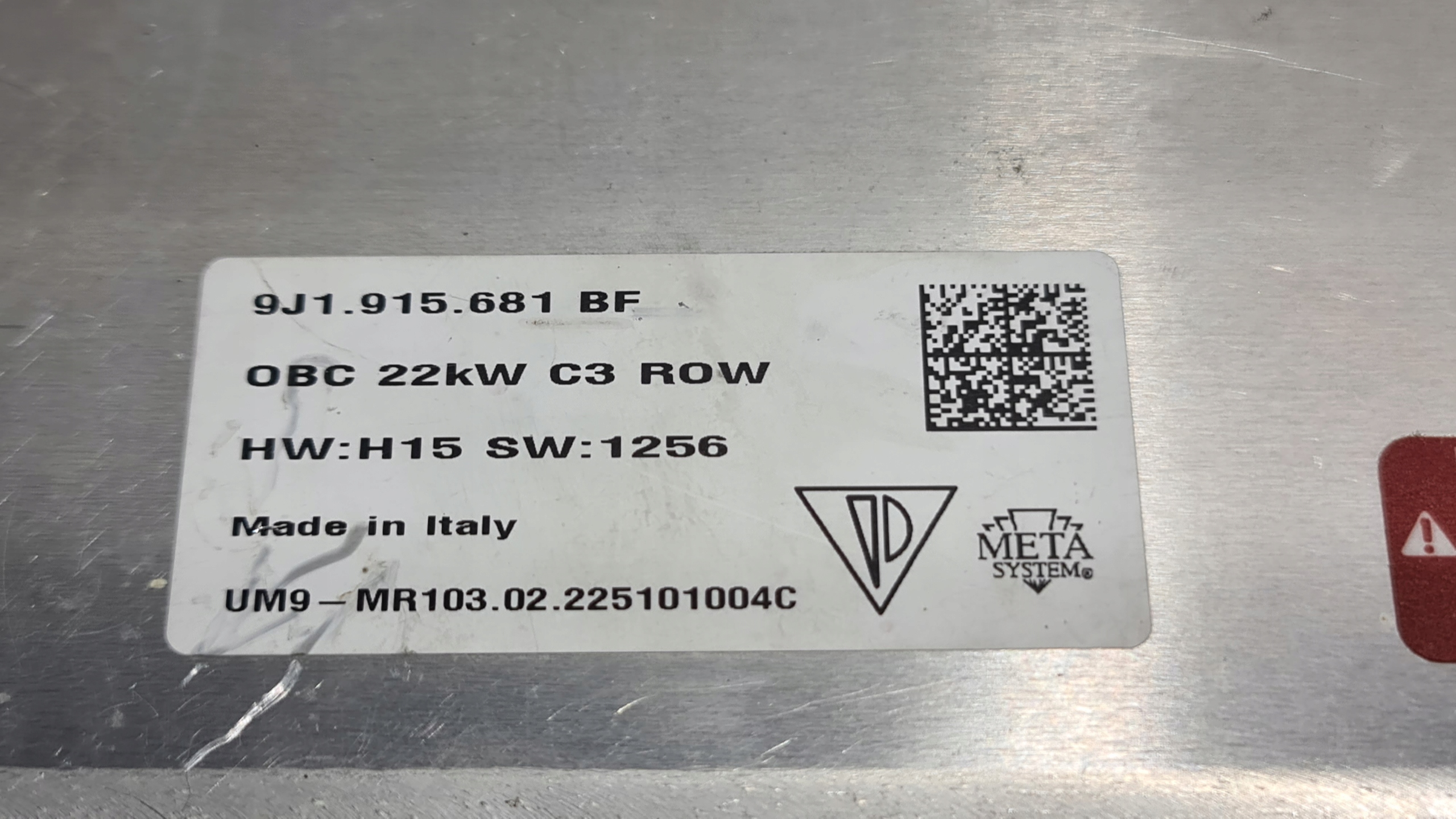 KONWERTER STEROWNIK ŁADOWANIA NAPIĘCIA PORSCHE TAYCAN 9J1915681BF Typ samochodu Samochody osobowe