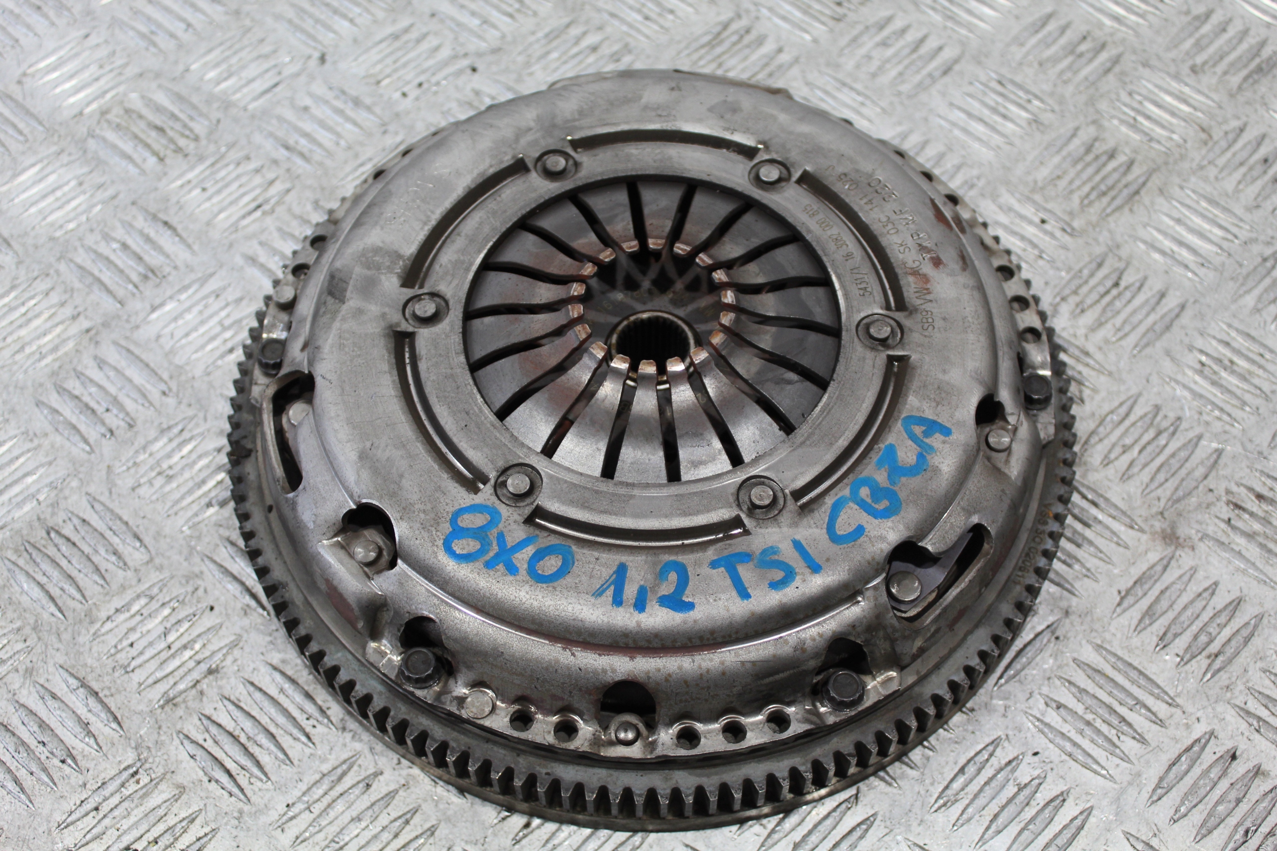 EMBRAYAGE DE PRESSION AUDI A1 8X0 8XA 03C141025J