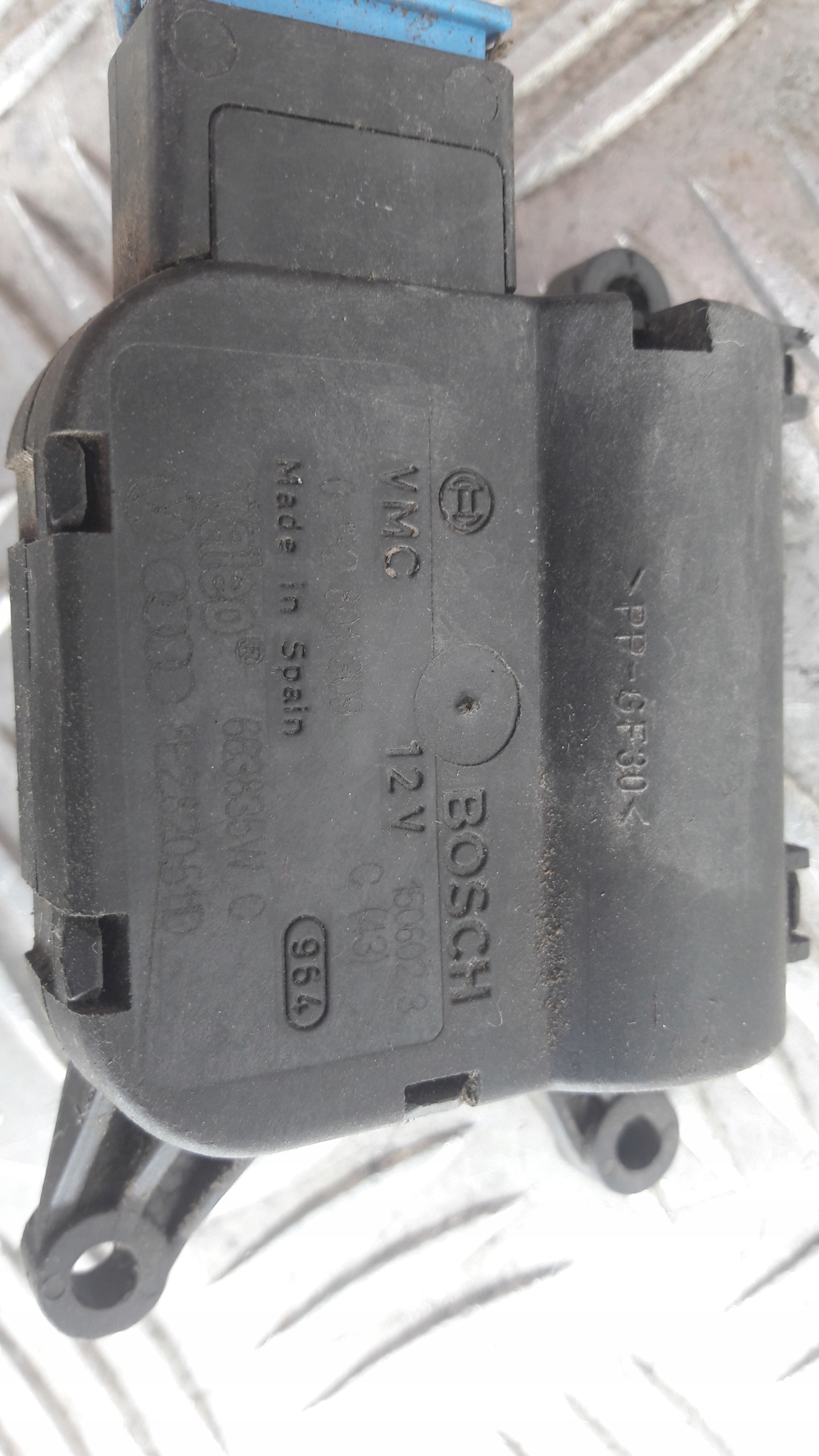 AUDI A6 B6 B7 motor fütések 8E2820511D