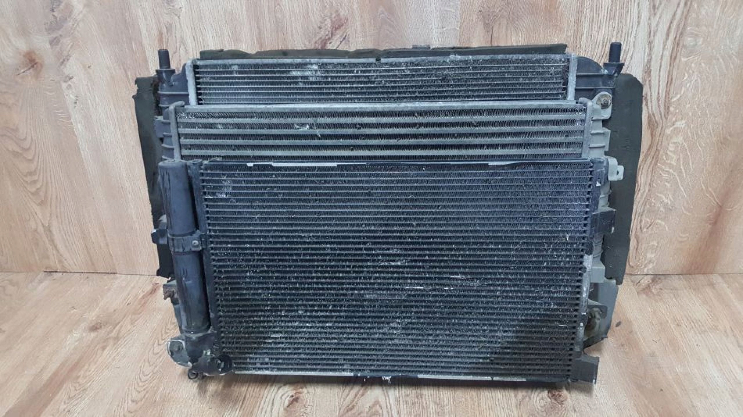 JAGUAR XF 2.7 D PAS PRZEDNI CHŁODNICE KPL Typ samochodu Samochody osobowe