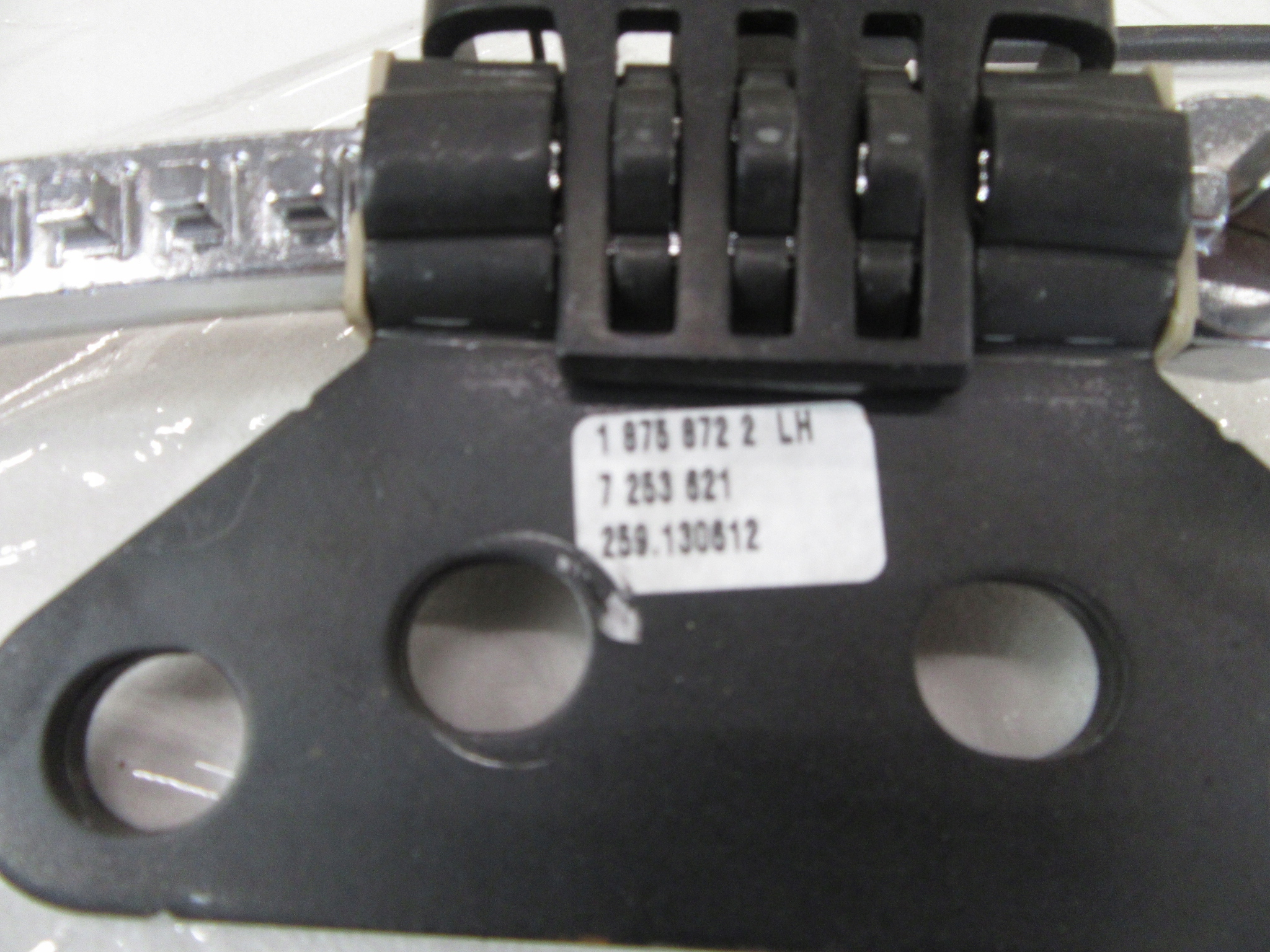 hook bracket holder kanapy left rear part BMW F11 KOMBI