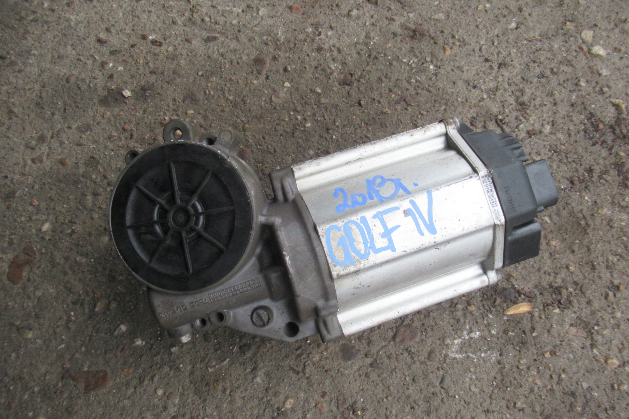 VW GOLF VI 1.6 TDI engine of the control of control