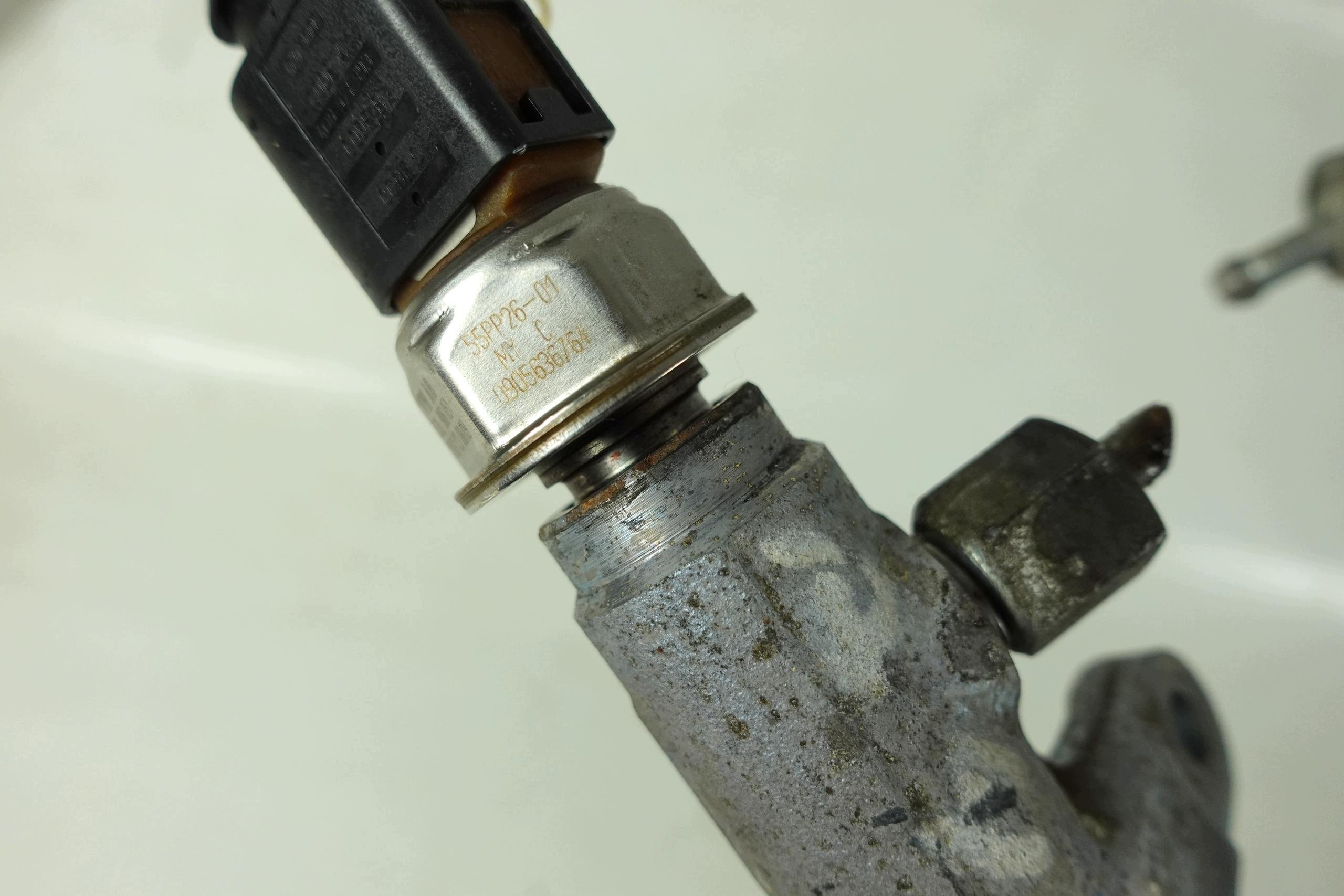 sensor sensor kraftstoffverteiler einspritzleiste SEAT EXEO AUDI A3 A4 B8 2.0 TDI 03L130089A