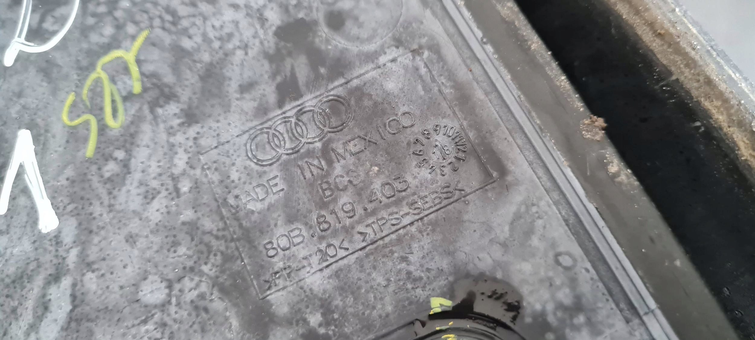 Q5 80A SQ5 torpedo plastic cap of wipers 80B819403