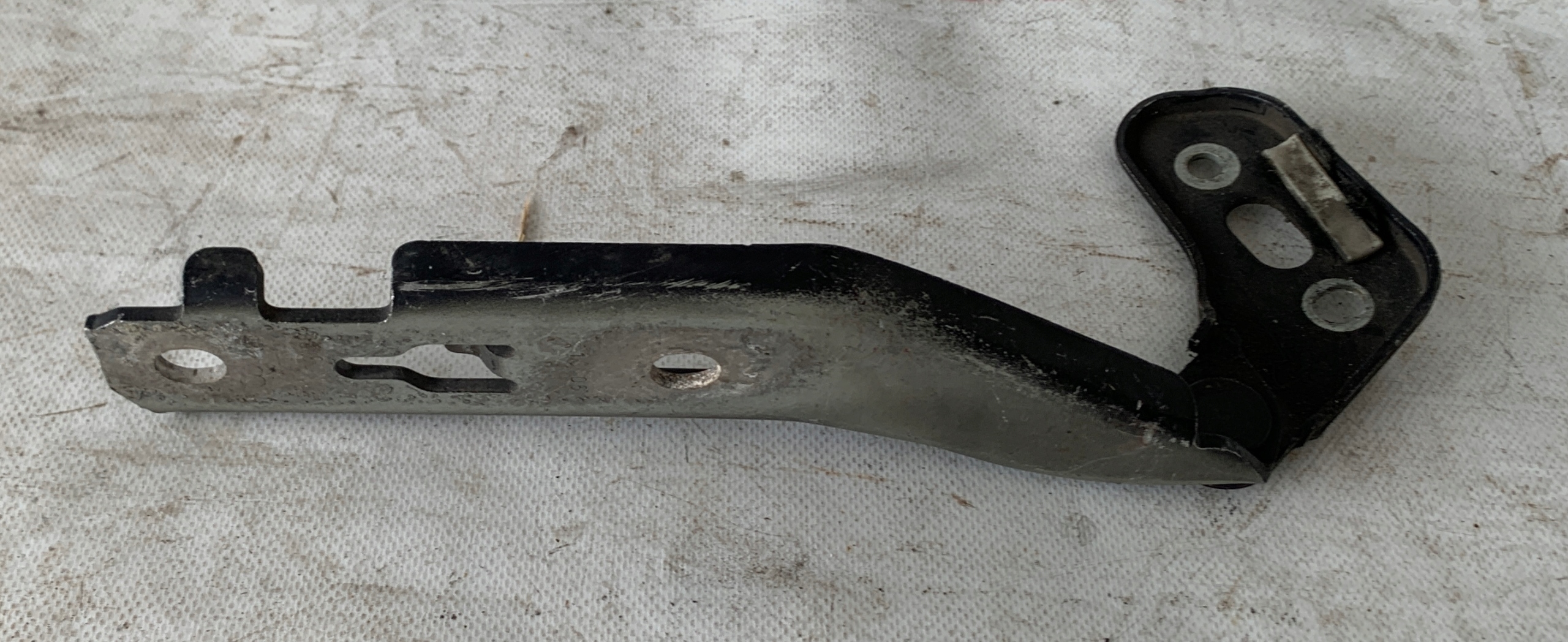 # Charnière du capot Droite + Gauche AUDI A6 C6