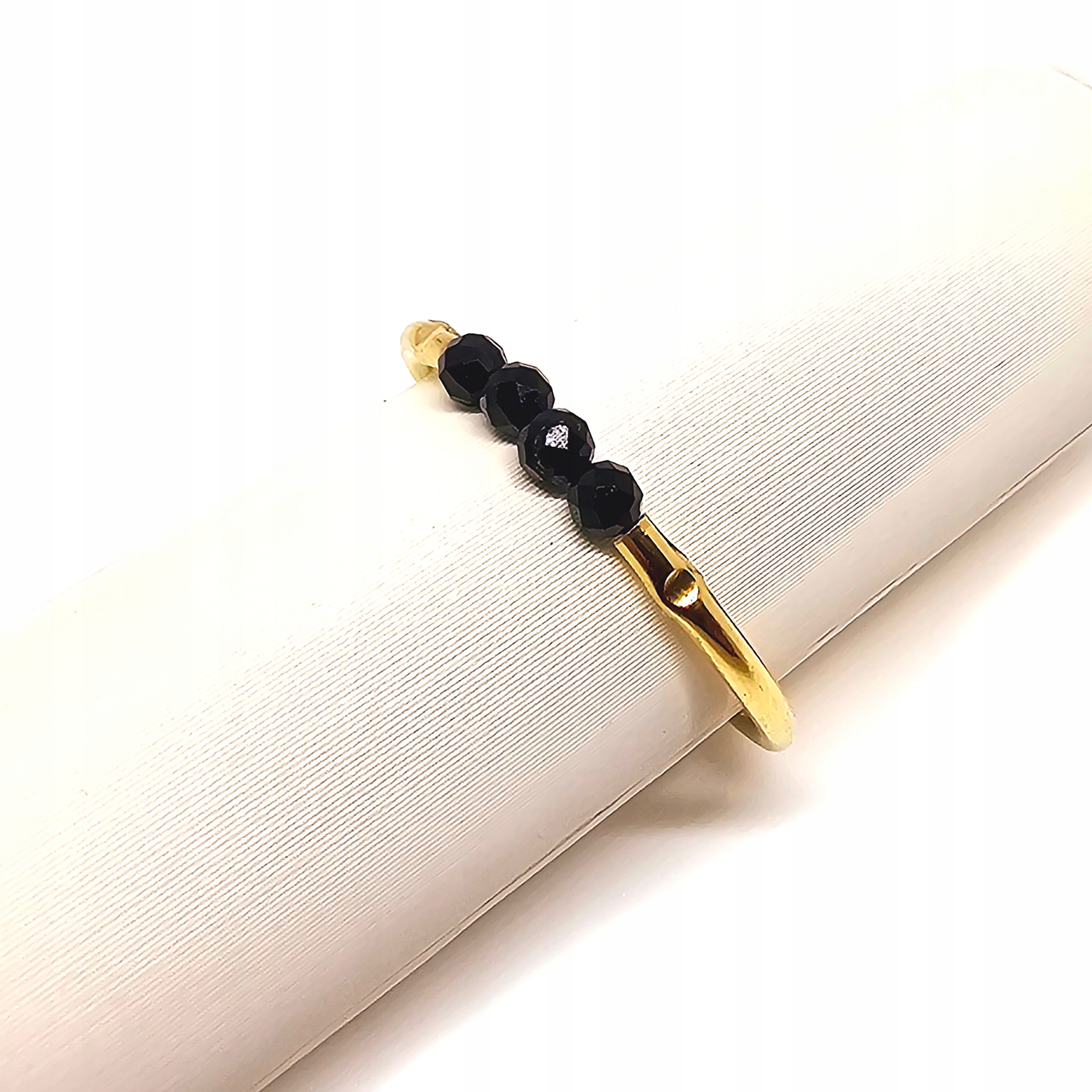 Zlatý prstýnek s černými turmalíny, černý turmalín, zlato 585