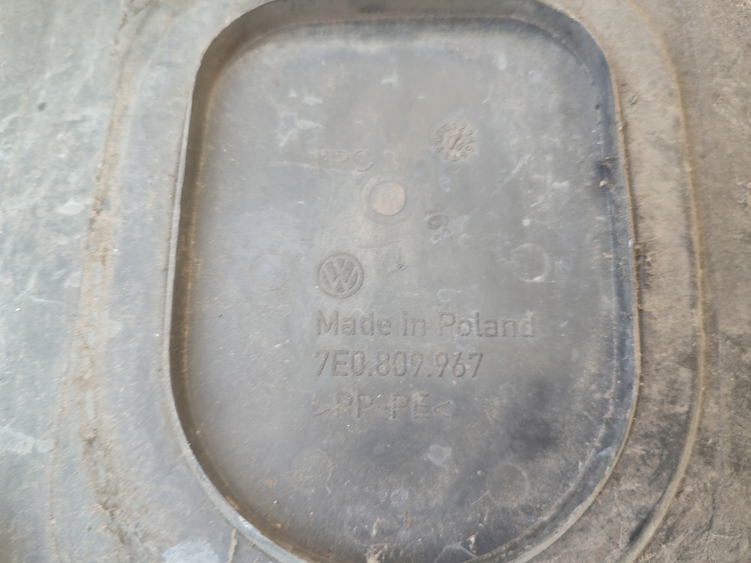 mudguard left front front left VOLKSWAGEN CARAVELLE T6 7E0809967