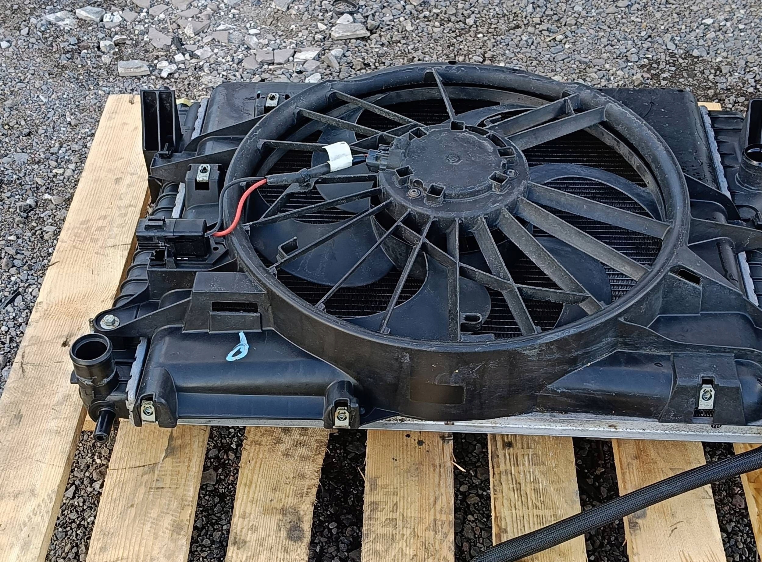 chladiče chladič ventilátor komplet Ford Mustang 5.0 3.7 2011-2014