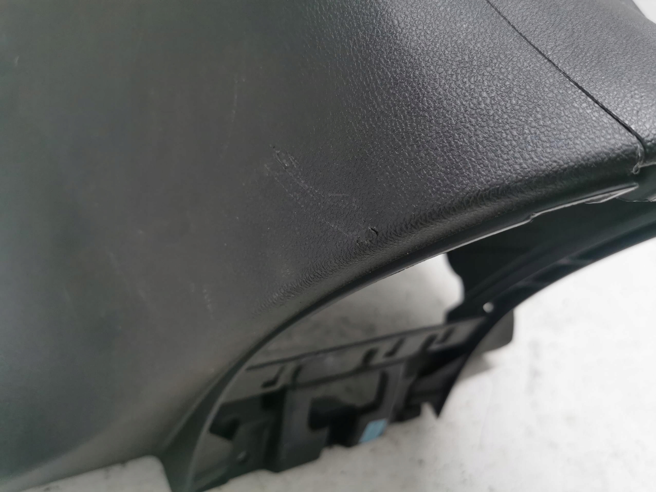 latérale/côté couverture console RENAULT SCENIC IV 681941450R