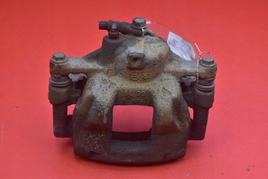 caliper brake right front TOYOTA AURIS II E18 1.6 VALVEMATIC 112 KM
