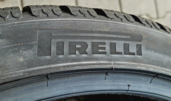 2x Pirelli P zero Winter 255/35R20 97W XL Z424A Klasa premium