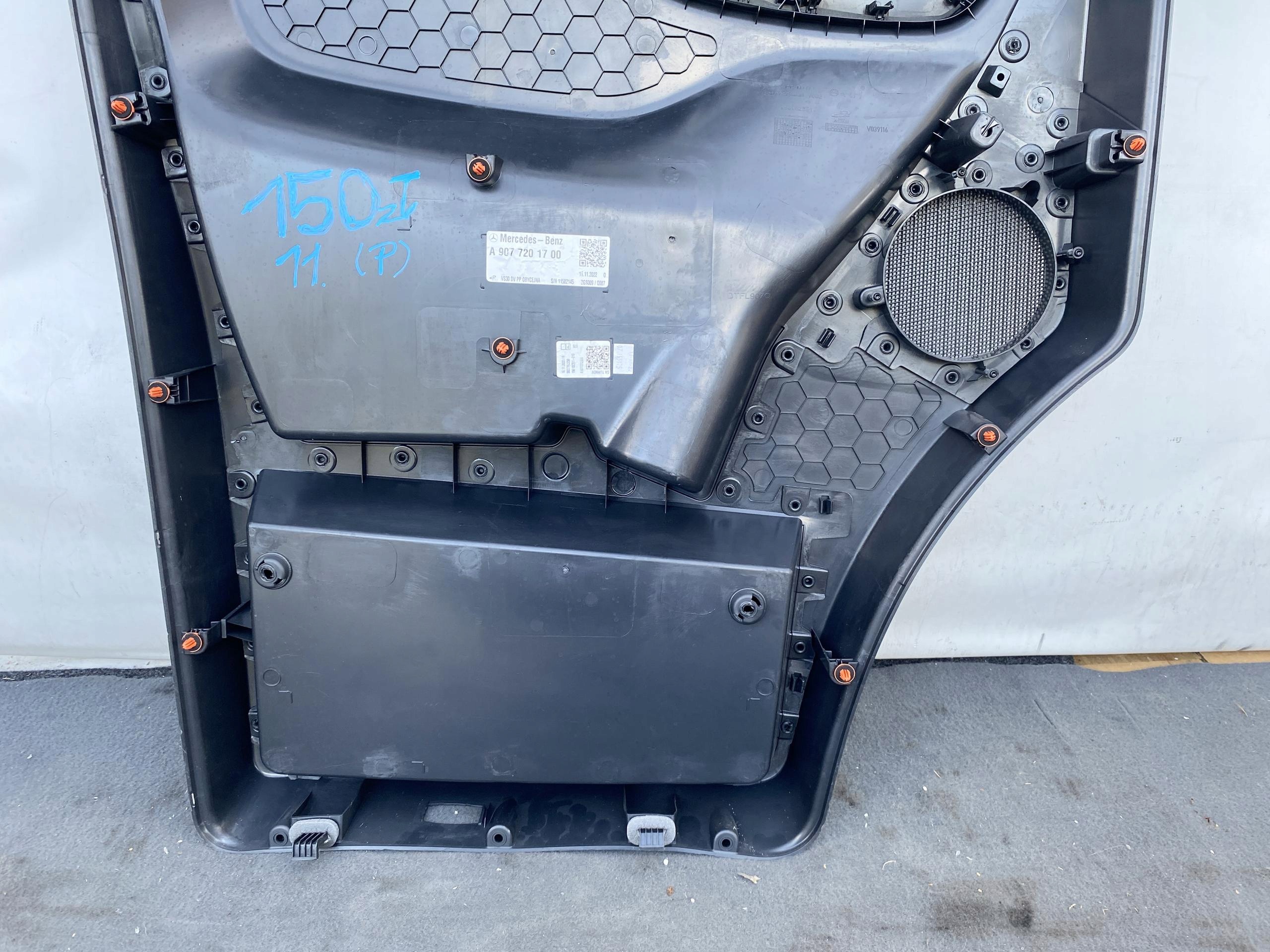 SPRINTER 907 910 17- side door PRZEDNICH right original A9077272300
