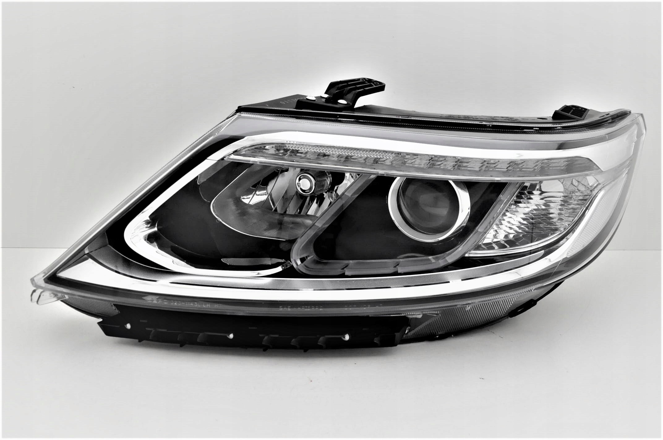 KIA SORENTO 2013-14 REFLEKTORY KOMPLET NOWE XENON Rodzaj świateł mijania Ksenonowe