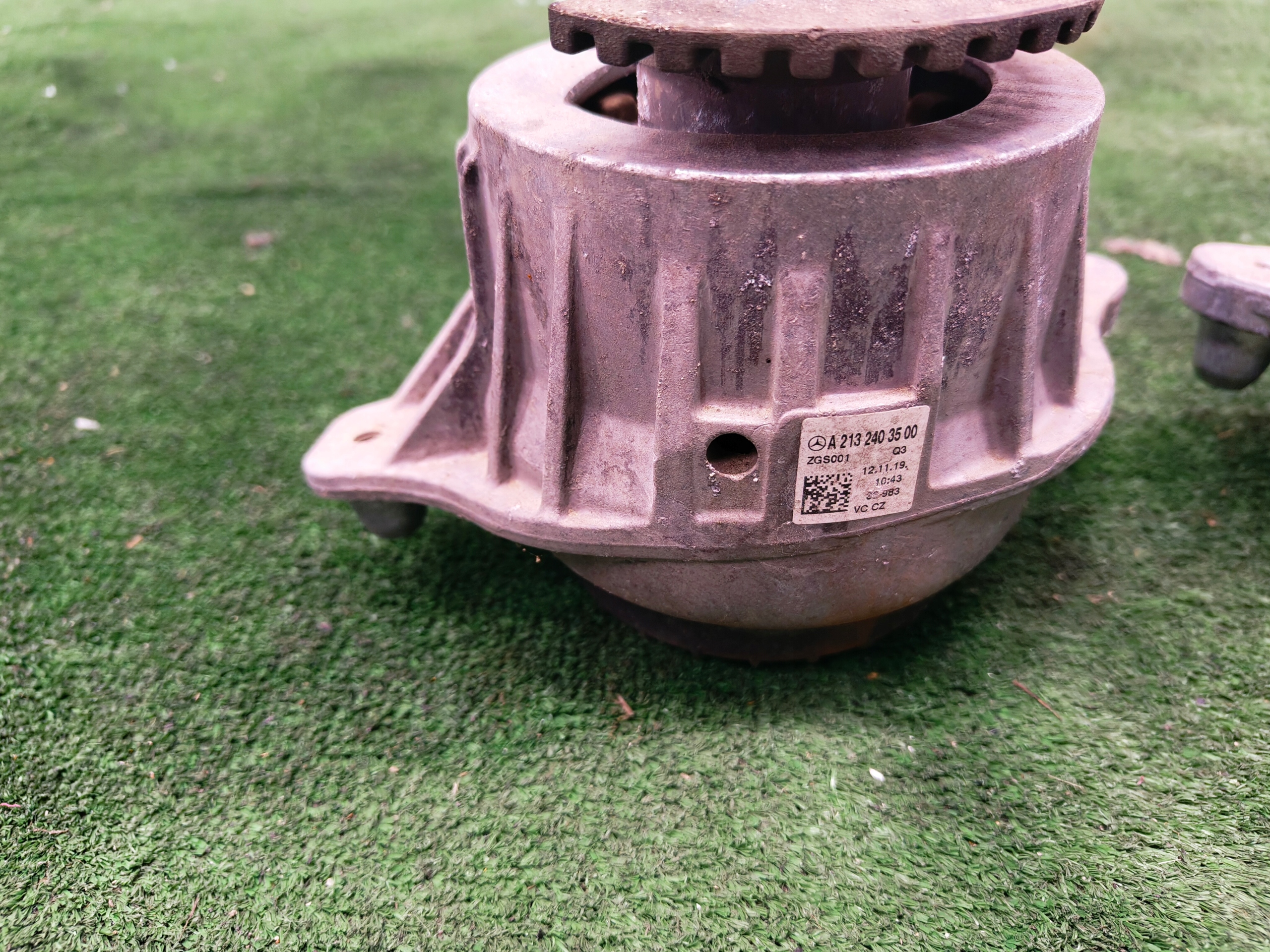 MERCEDES BENZ W205 engine mount right left A213240500 A2132400500