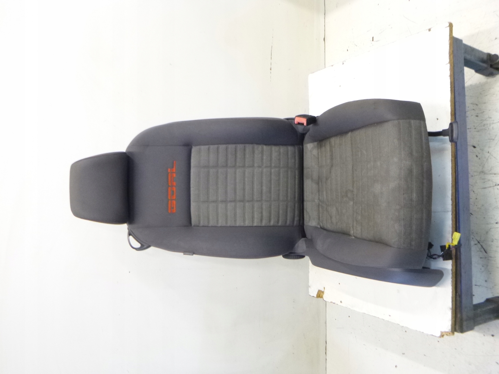 SITZ RECHTS VW GOLF V 1K3881106DF 2006R.