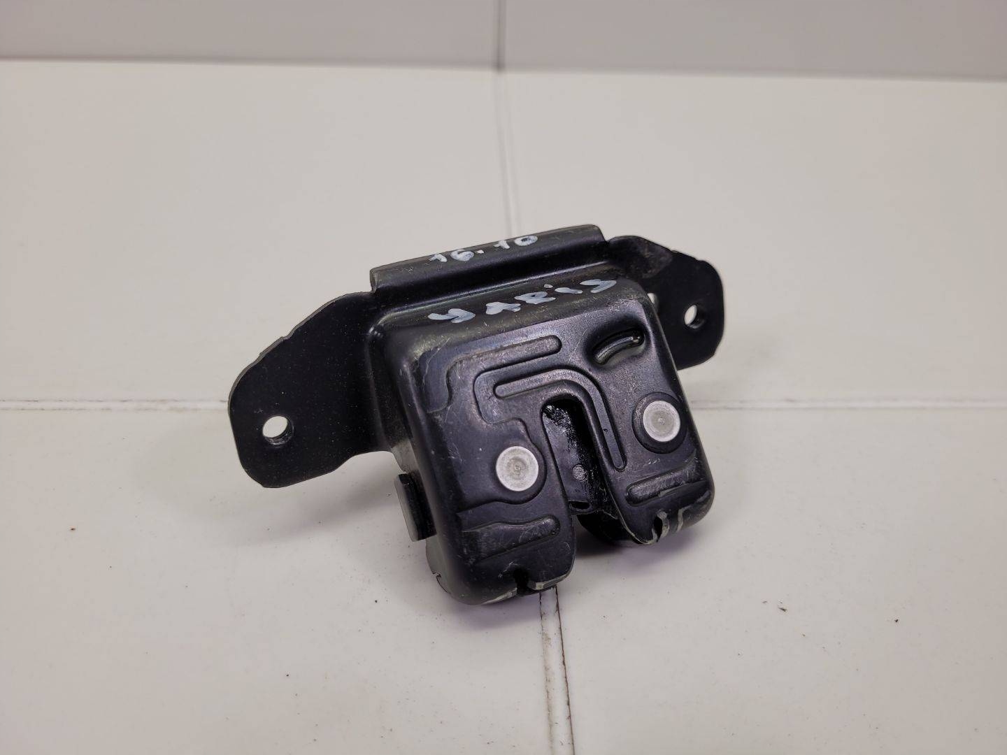 lock bonnet boot Toyota Yaris XP130 2nd facelift 2018