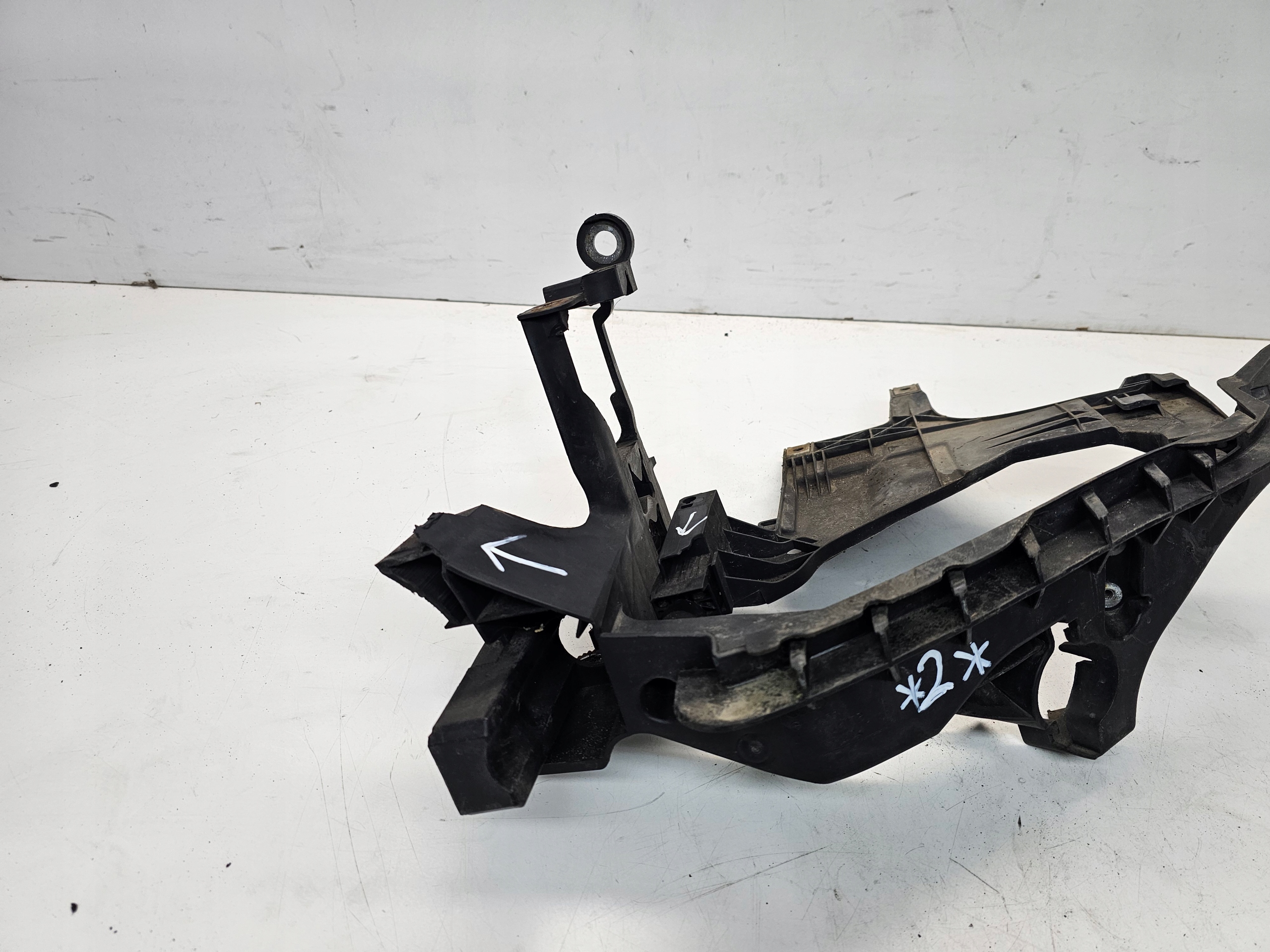 support REFLEKTORA left AUDI A4 B8 LIFT 8K0805607B