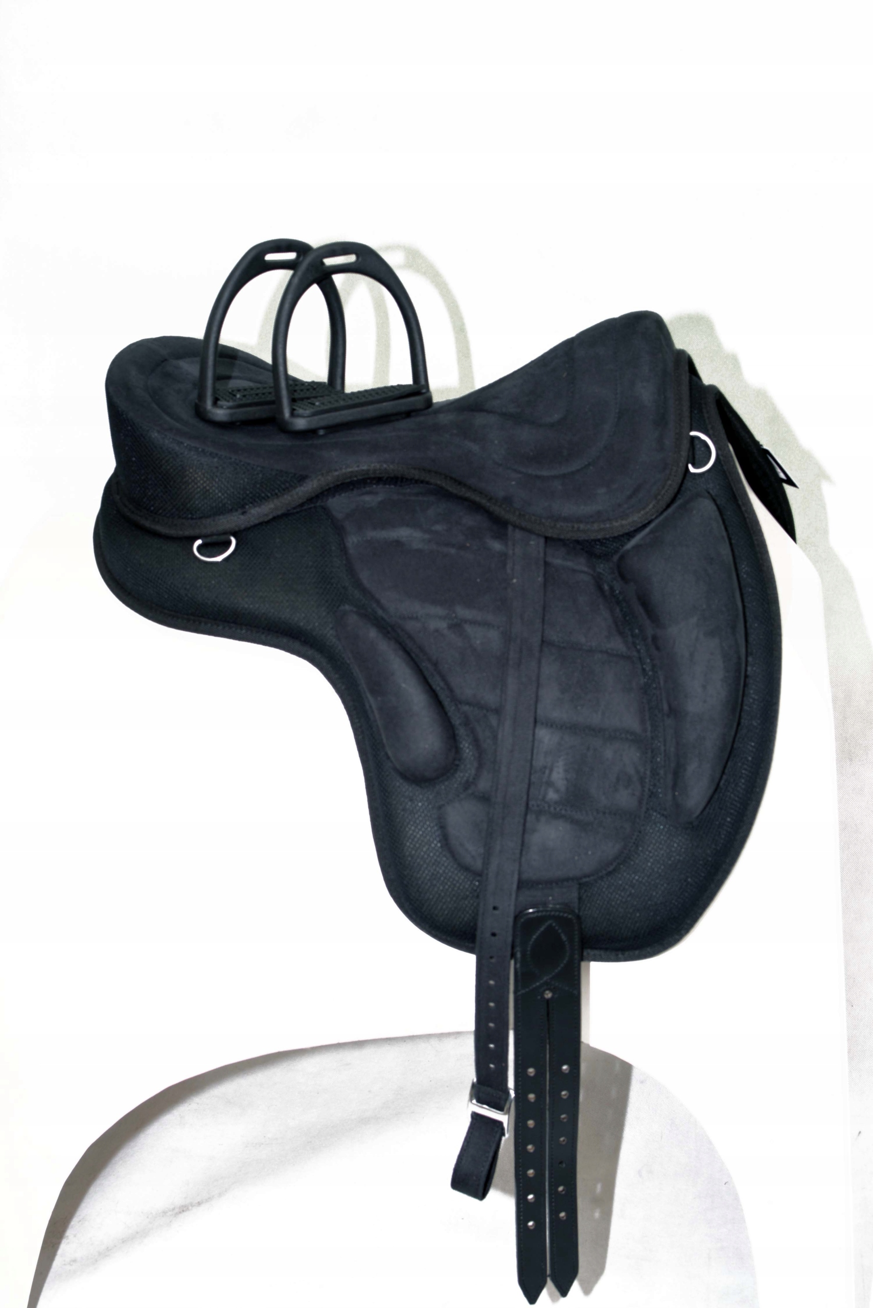 Siodło Bezterlicowe 17,5C+STRZEMIONA