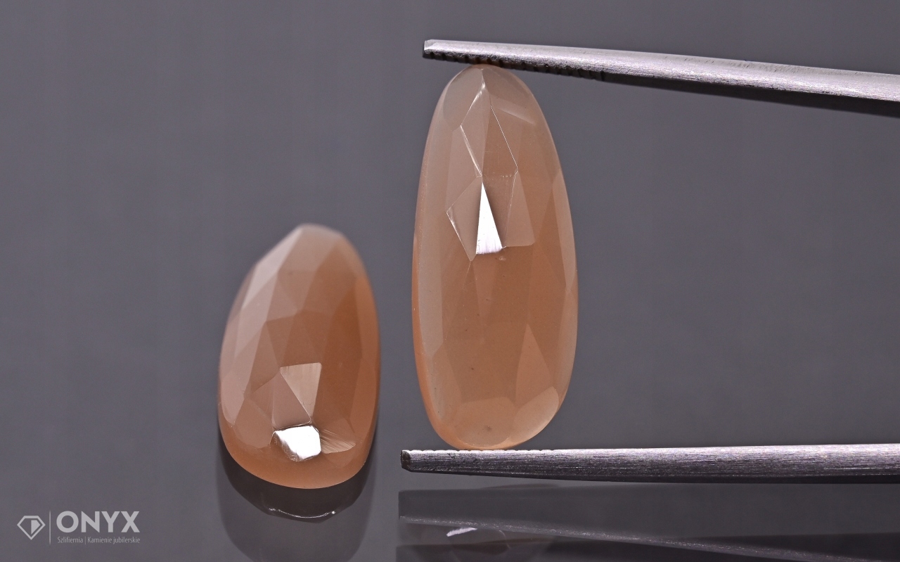 Měsíční kámen Pár fazetovaný nepravidelný 20,