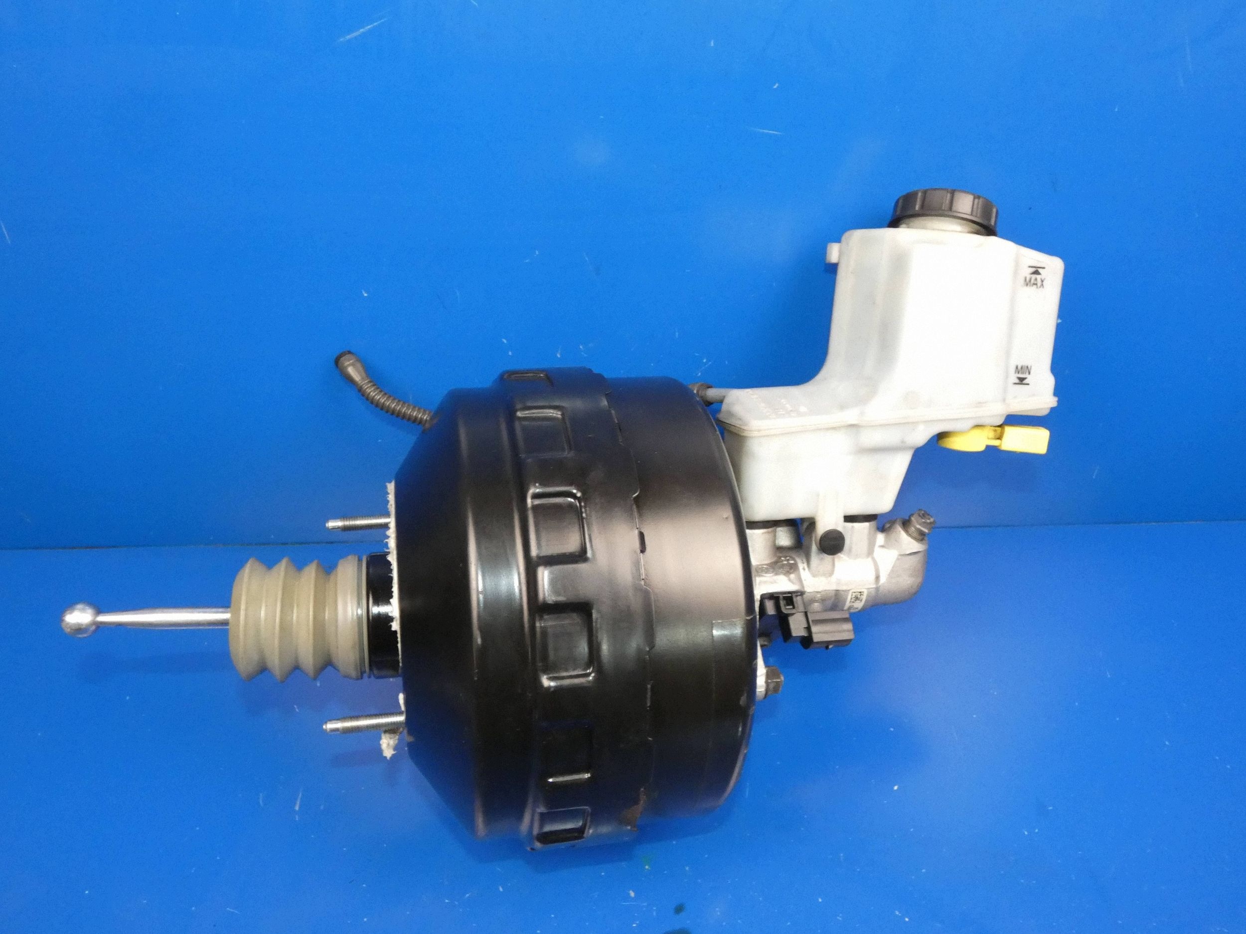 SKODA SUPERB III 3V PASSAT B8 servo brake pump