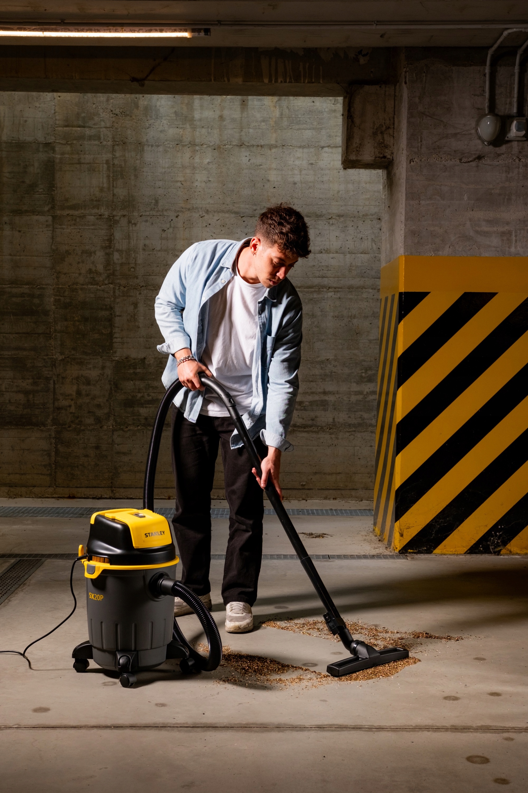 WARSZTATOWY ODKURZACZ STANLEY PRZEMYSŁOWY SUCHO MOKRO MOCNY NADMUCH Napięcie zasilania 230 V