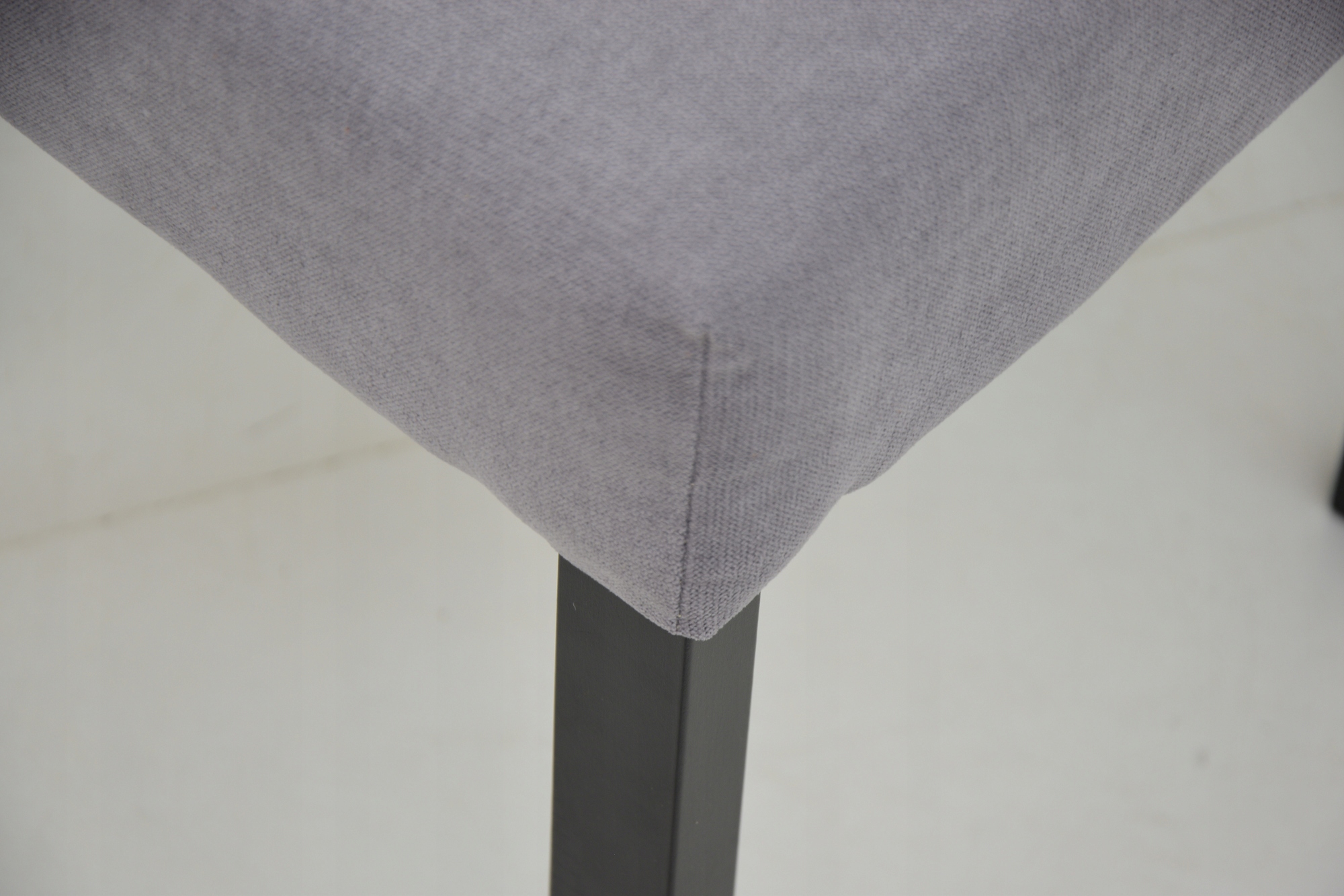 ROZKŁADANY stół 80x120/160 blat DĄB ARTISAN i 4 TAPICEROWANE krzesła FOTEL Kolor korpusu krzesła czarny