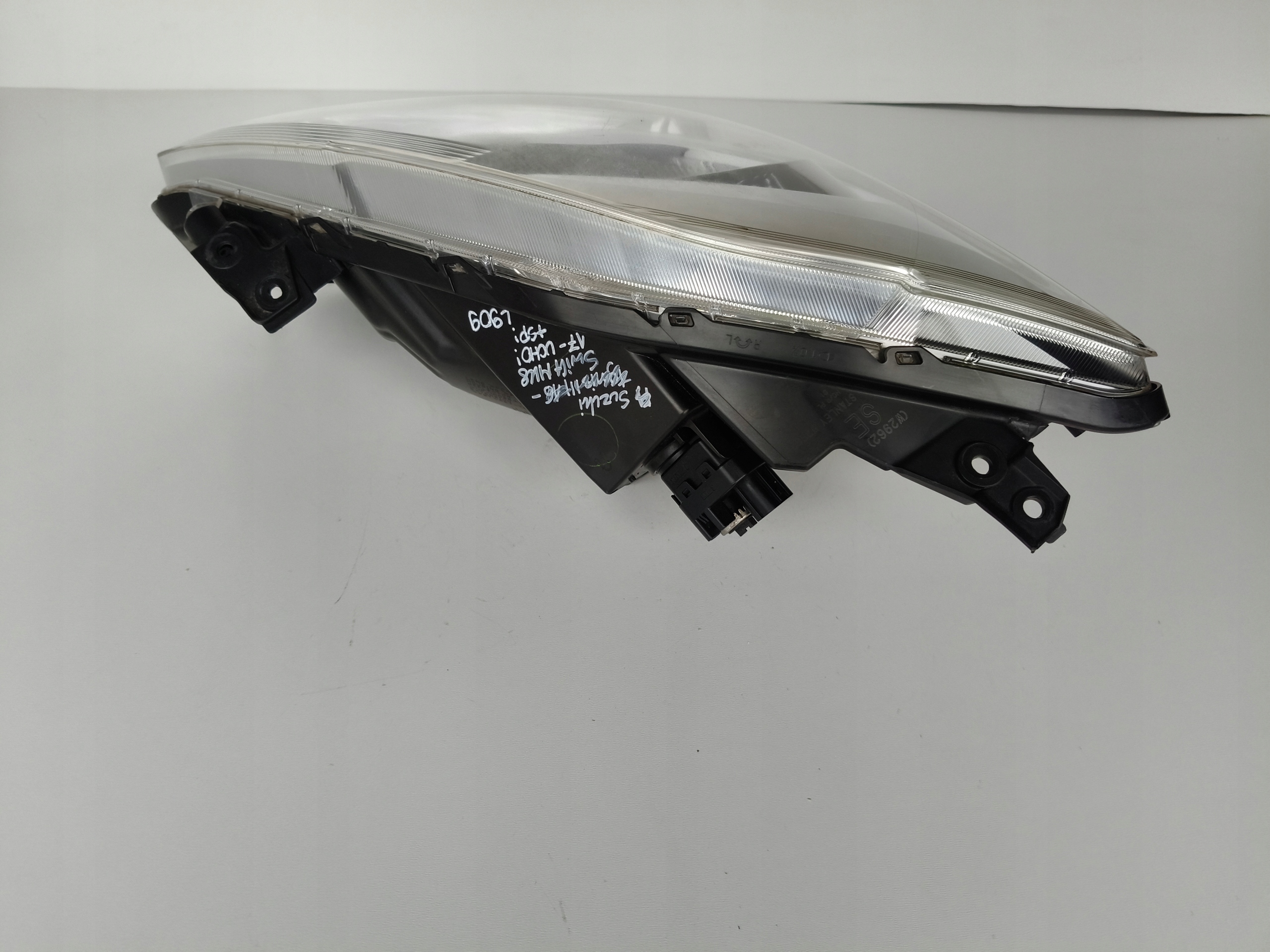 light right REFLEKTOR SUZUKI SWIFT MK8 17