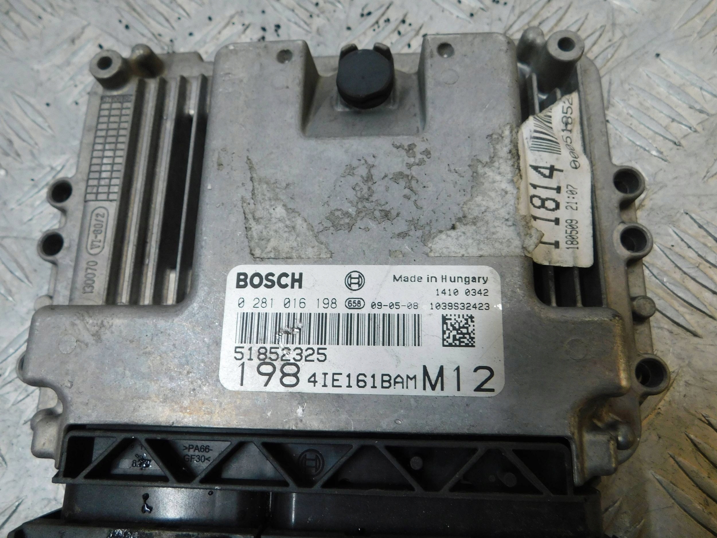 control unit of the engine computer FIAT BRAVO II 1.6 JTD 51852325