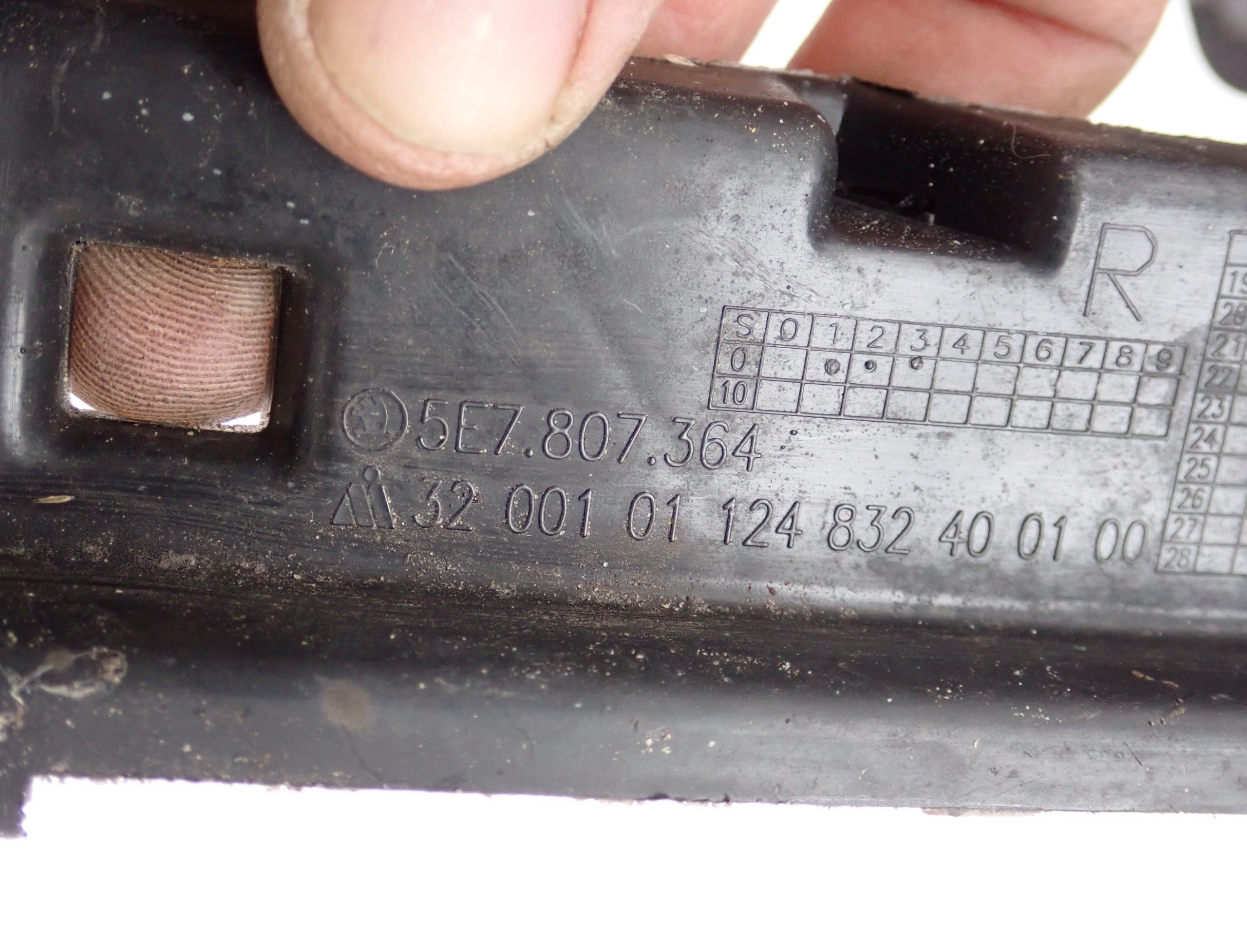 SKODA OCTAVIA IV 20- Support plaque de l’échappement Droit