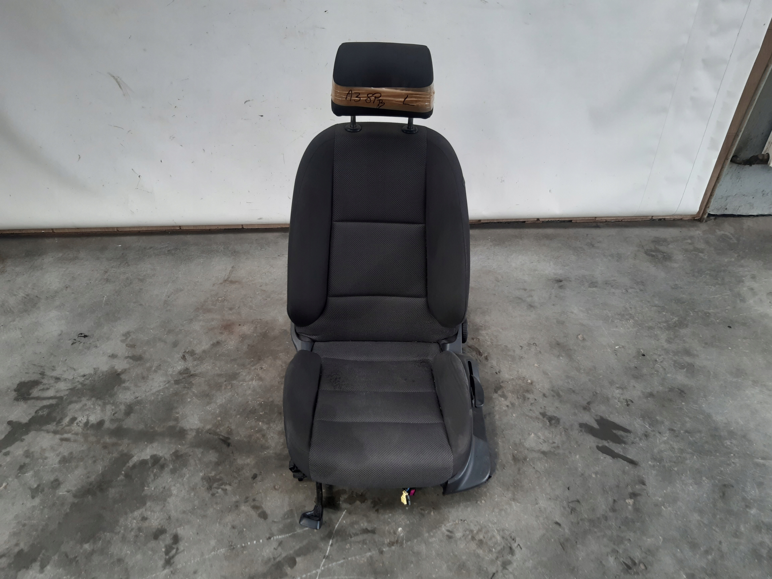 seat left front Audi A3 8P