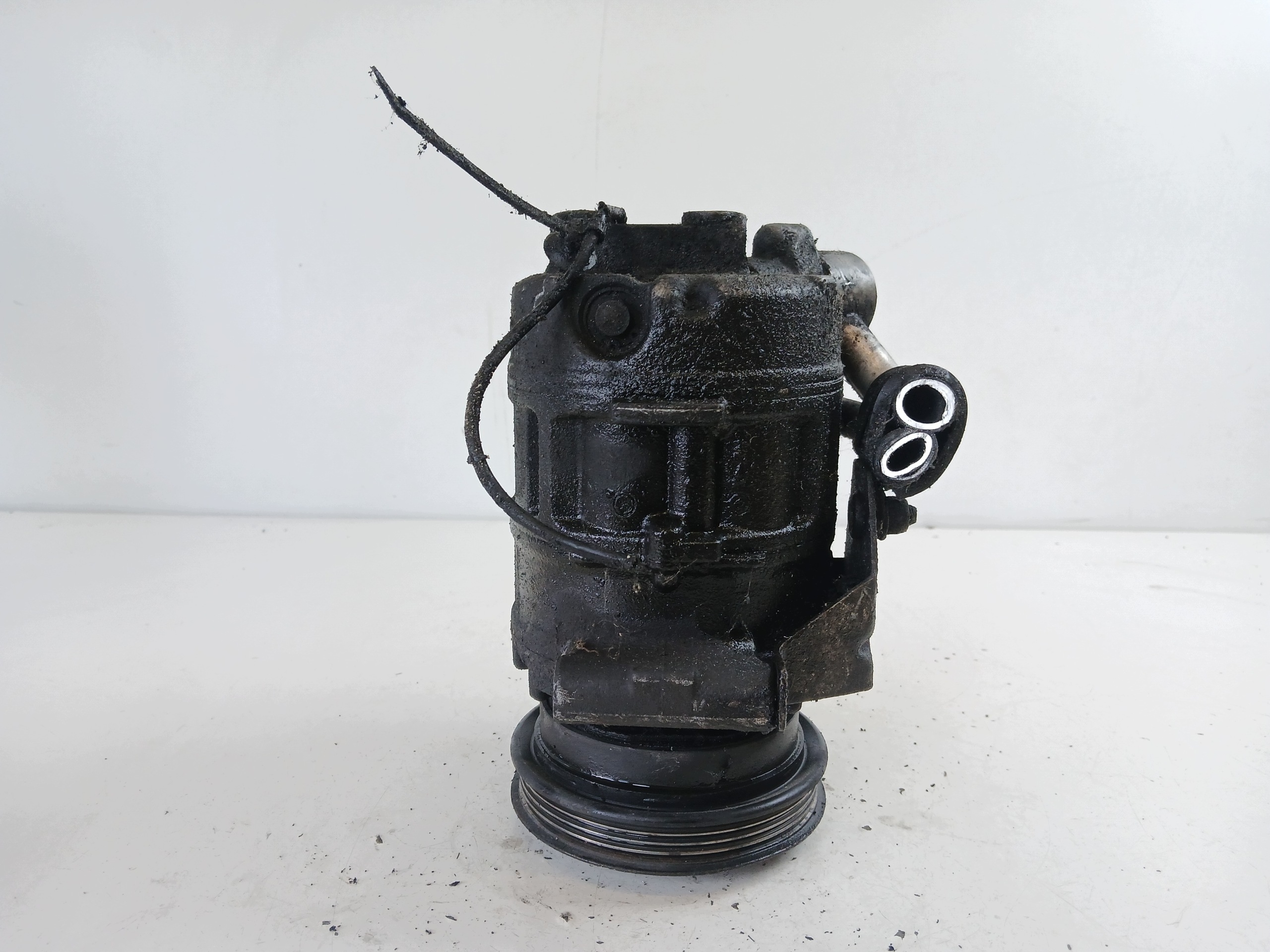 AUDI A4 B5 compressor; compressor of the air conditioning 8D0260808
