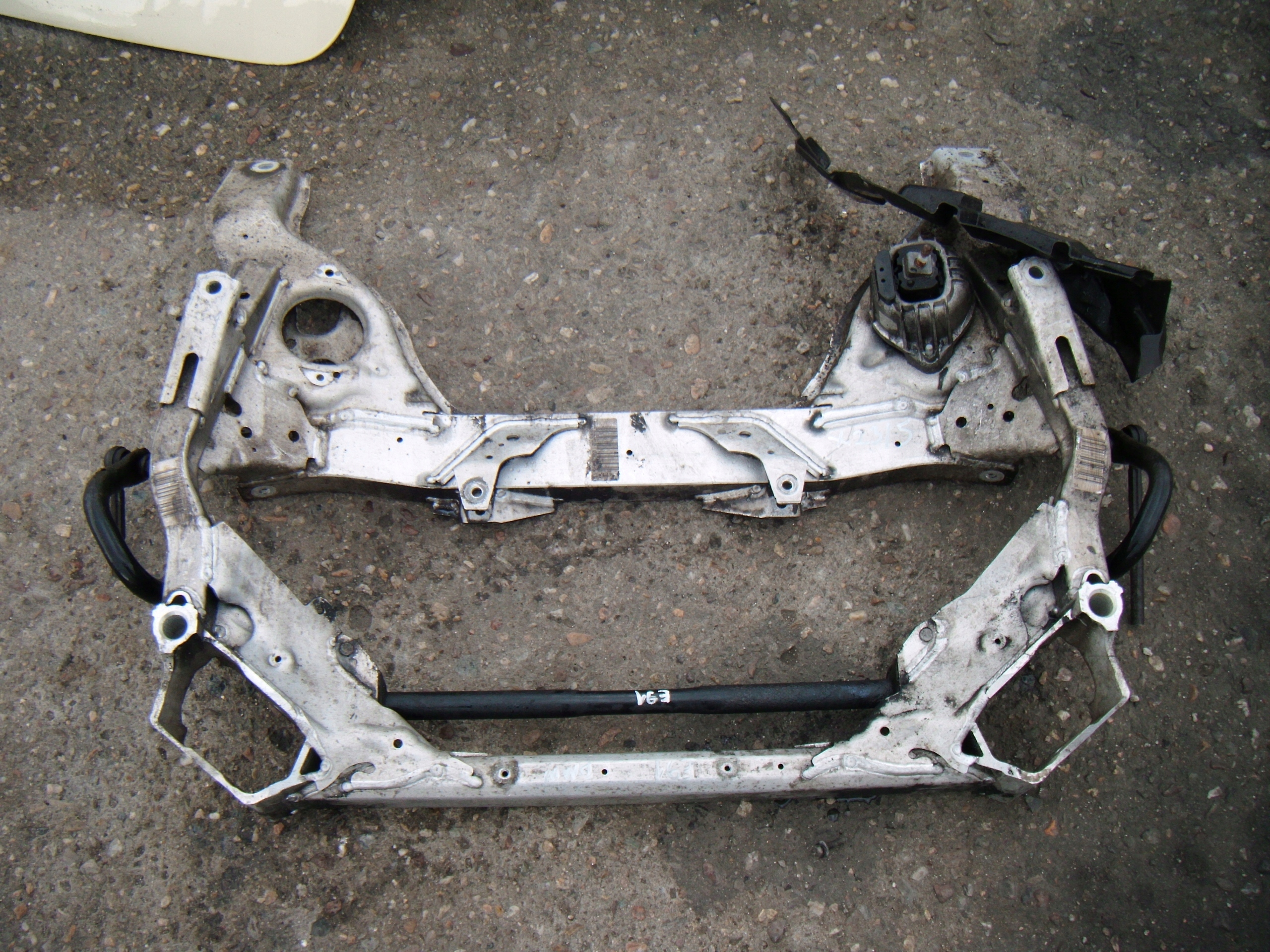 BMW E90 E91 2.0D WÓZEK KOŁYSKA