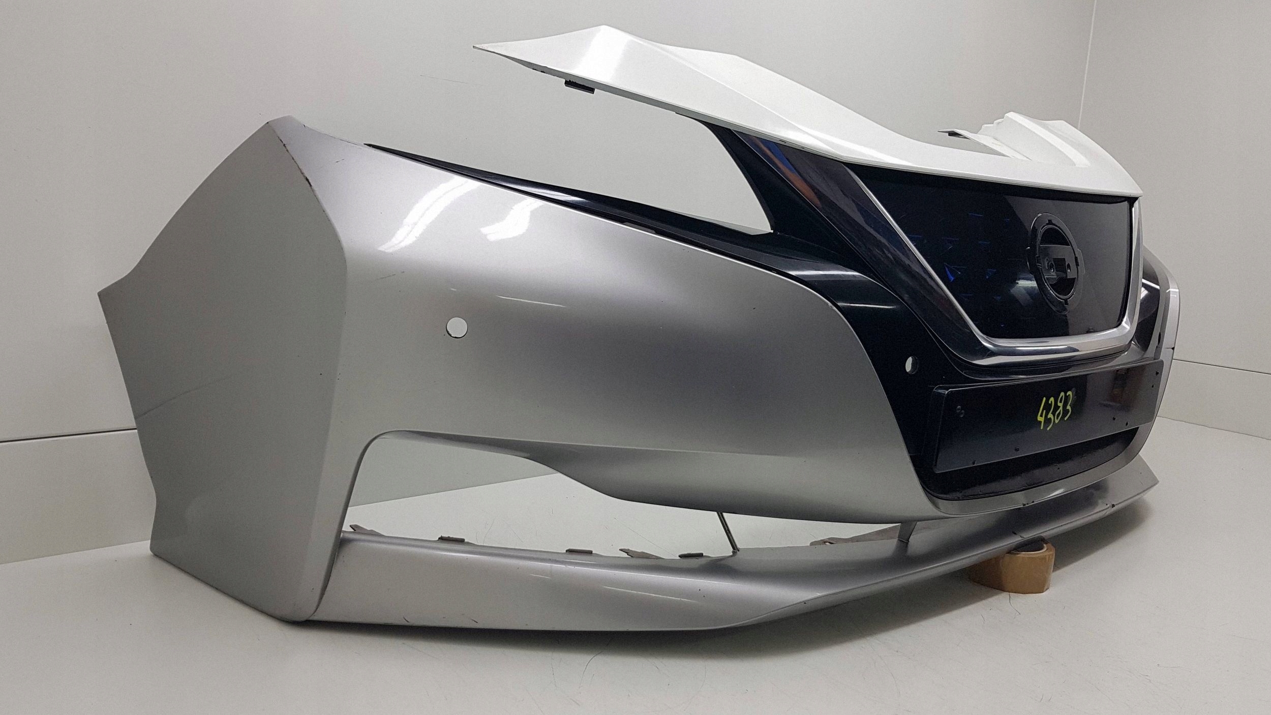 NISSAN LEAF II 2017 - bumper front 62022-5SH0H