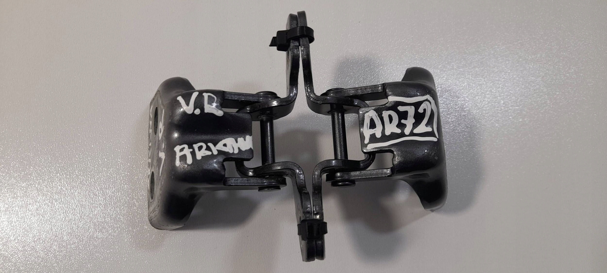 Renault Arkana scharniere Tür przednich prawych (AR72)