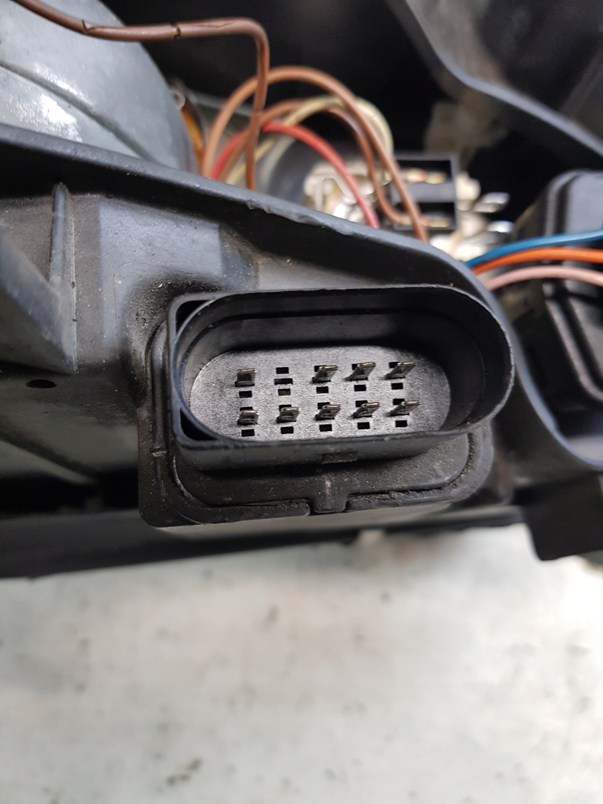 AUDI A6 C5 97-01 XENON light left front REFLEKTOR EU