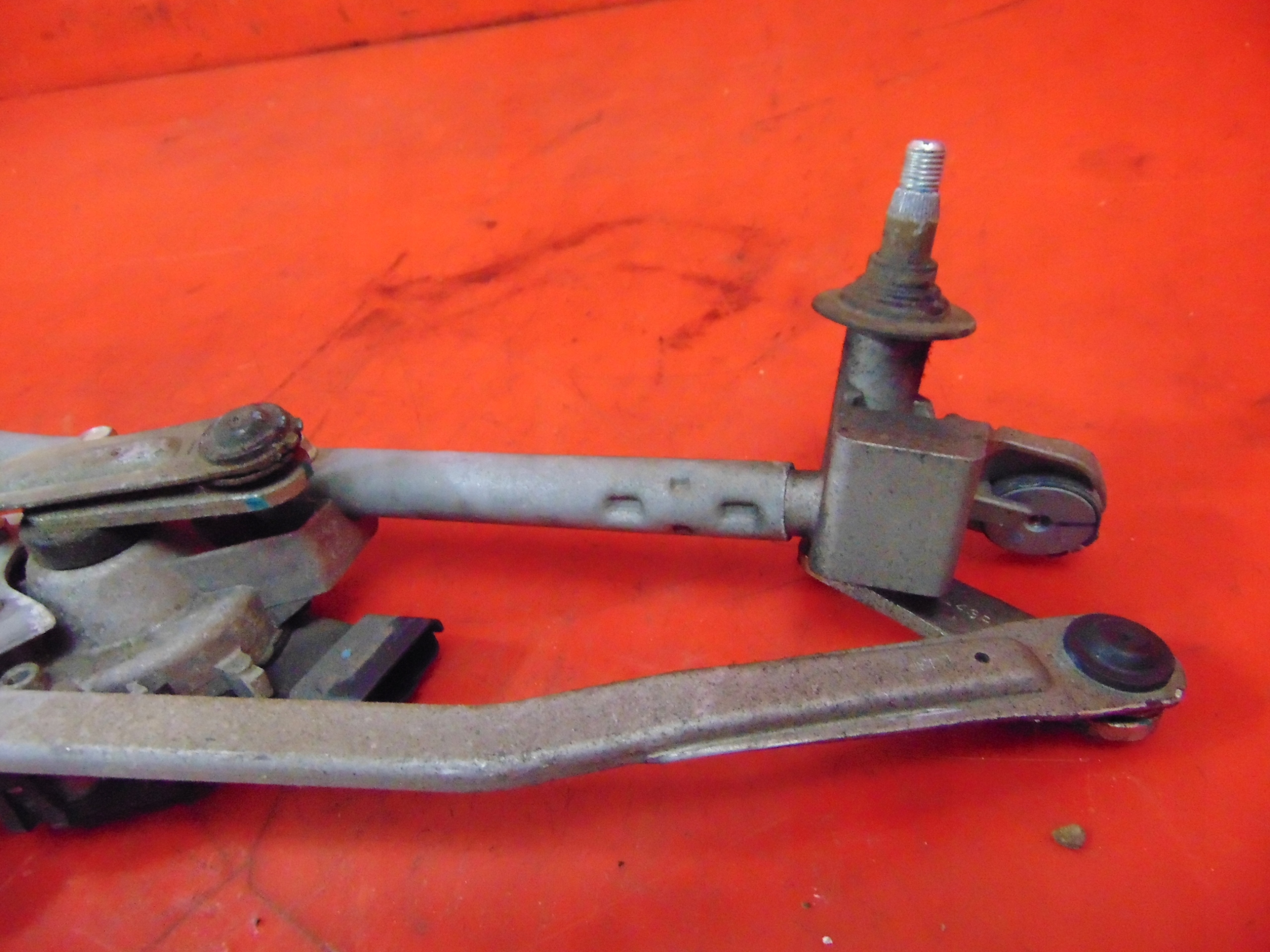 RENAULT LATITUDE 10- wiper mechanism front