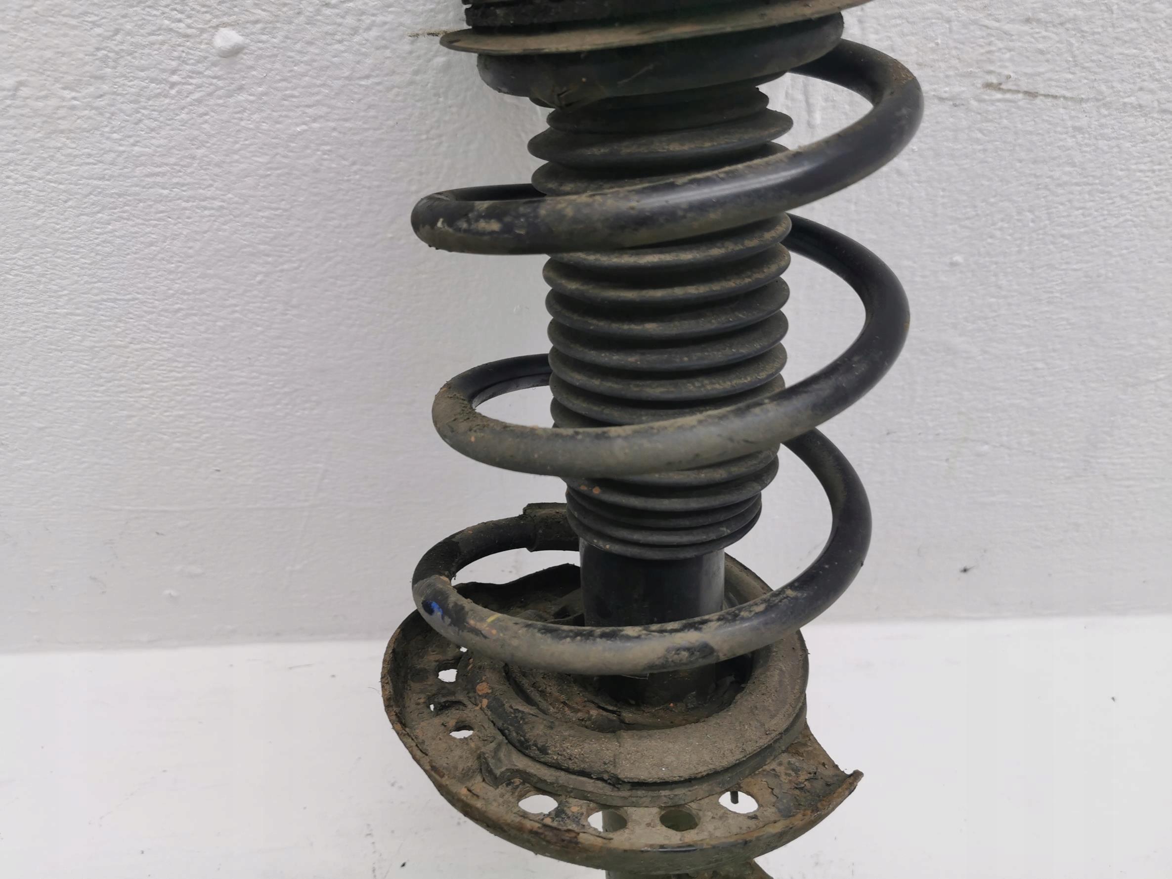 shock absorber right front HYUNDAI I40 1.7 CRDi 54661-3Z330