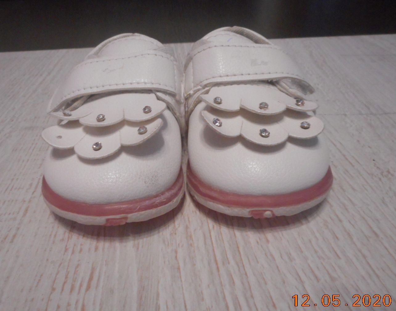 Śliczne buciki dla malutkiej dziewczynki rozm 15 Marka Inna marka