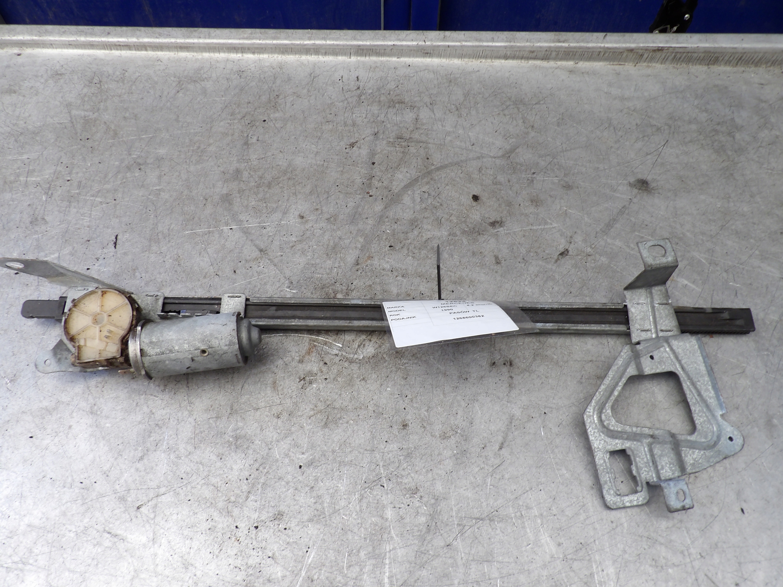 Mercedes W126 Coupe podajnik pasow left front 1248600582 0132004307