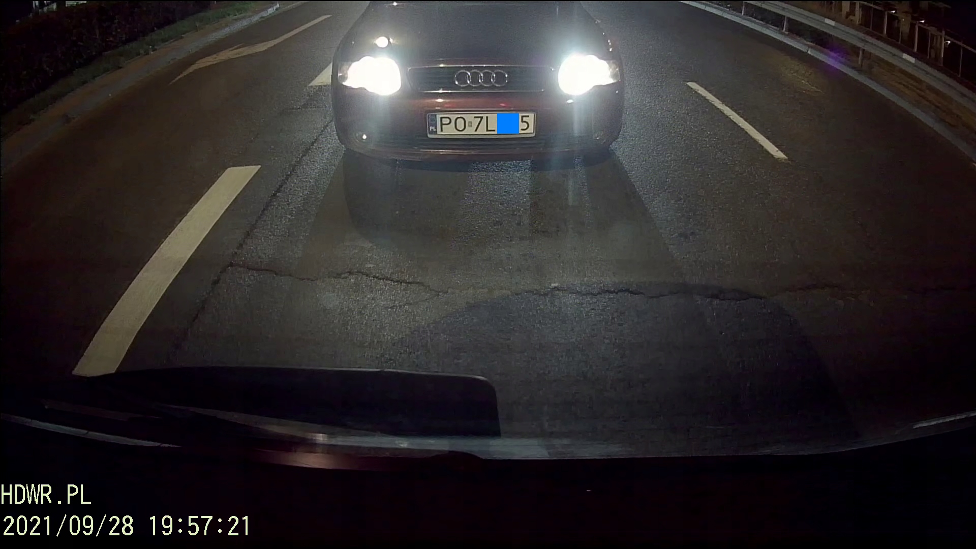 Nowoczesny wideorejestrator QHD, przód, tył + WiFi Zasilanie gniazdo zapalniczki samochodowej USB