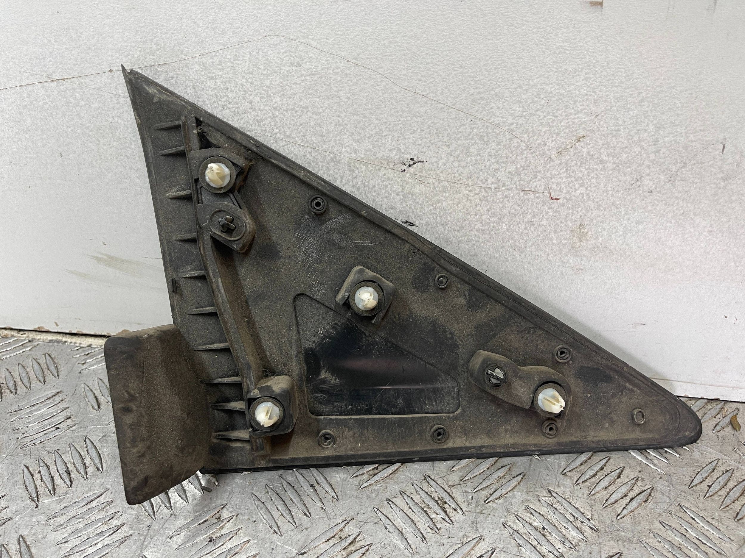 Blende Abdeckung TROJKAT des Kotflügels links FORD TRANSIT COURIER 14