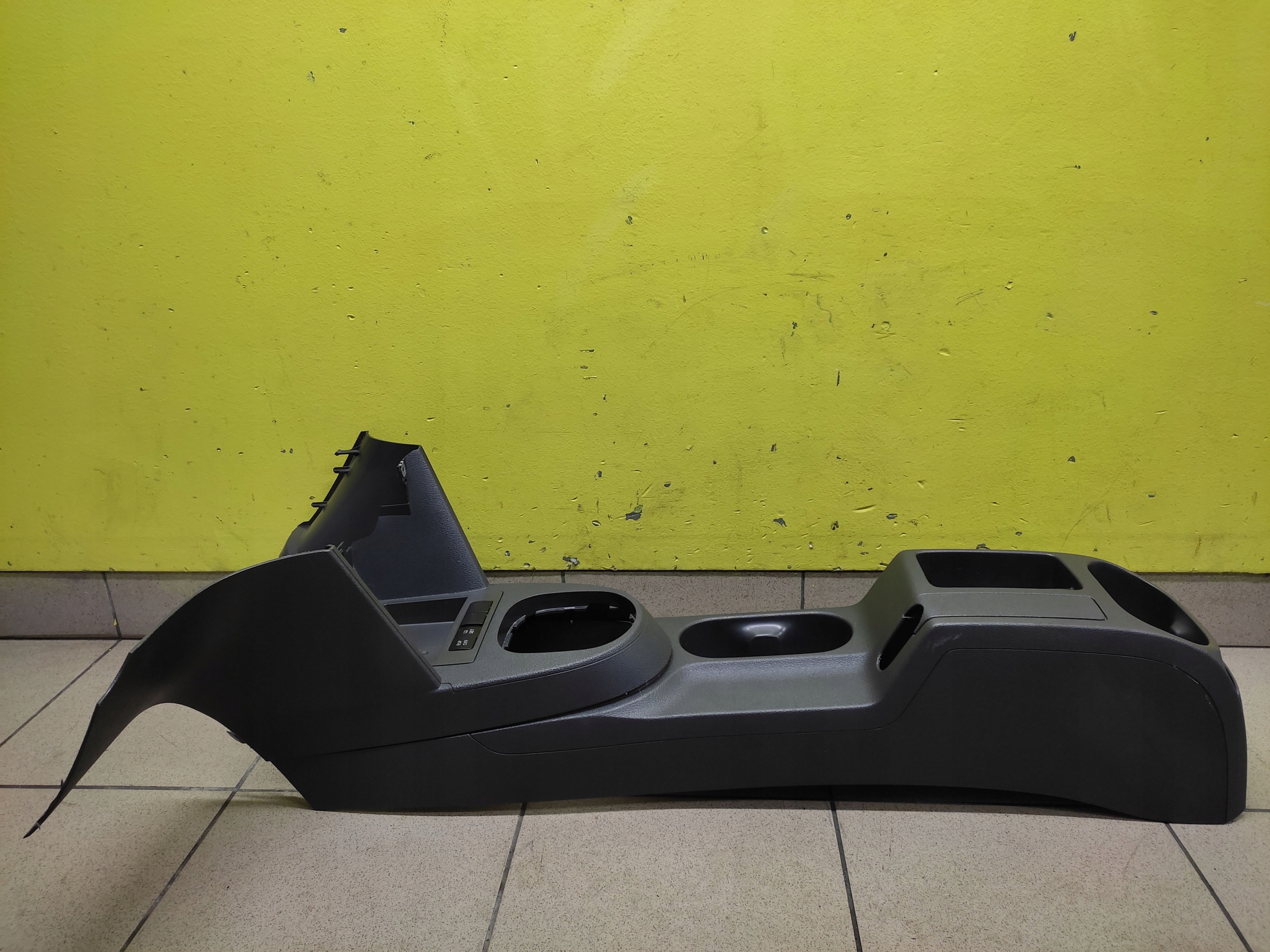 VW TOURAN TUNEL mitte 2K0863241C